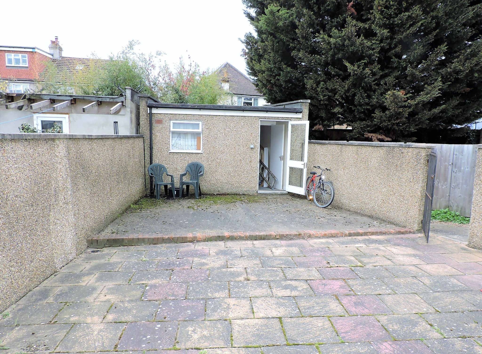 5 bedroom semi-detached house Sold in New Malden - Photograph 21