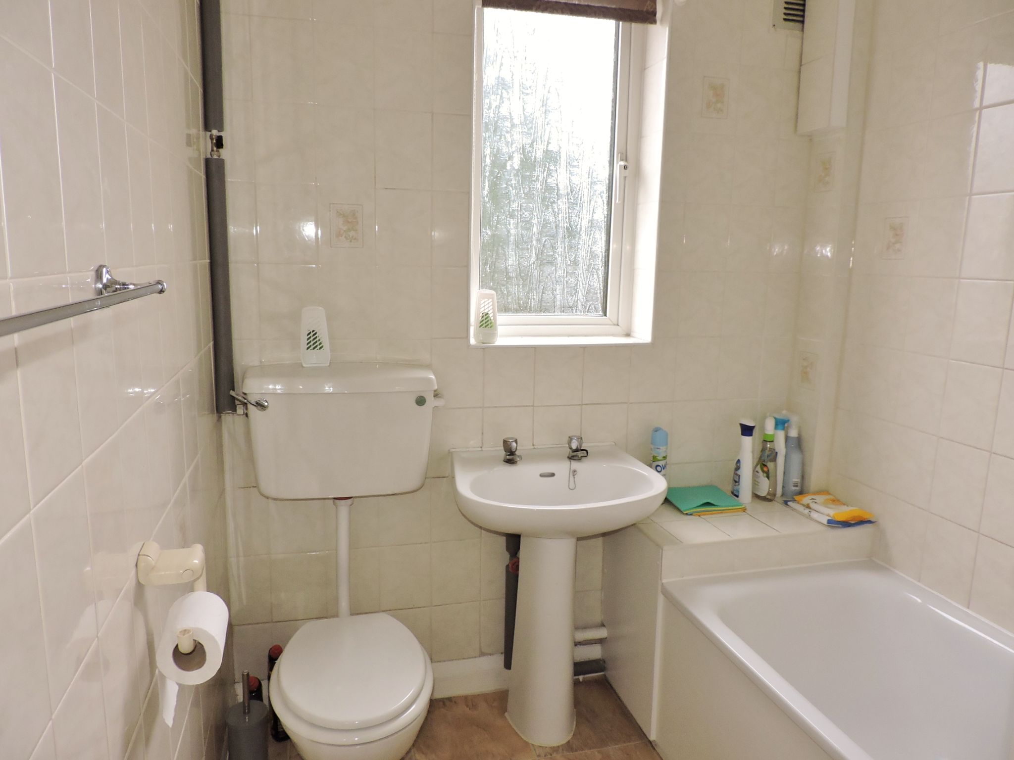 5 bedroom semi-detached house Sold in New Malden - Photograph 12