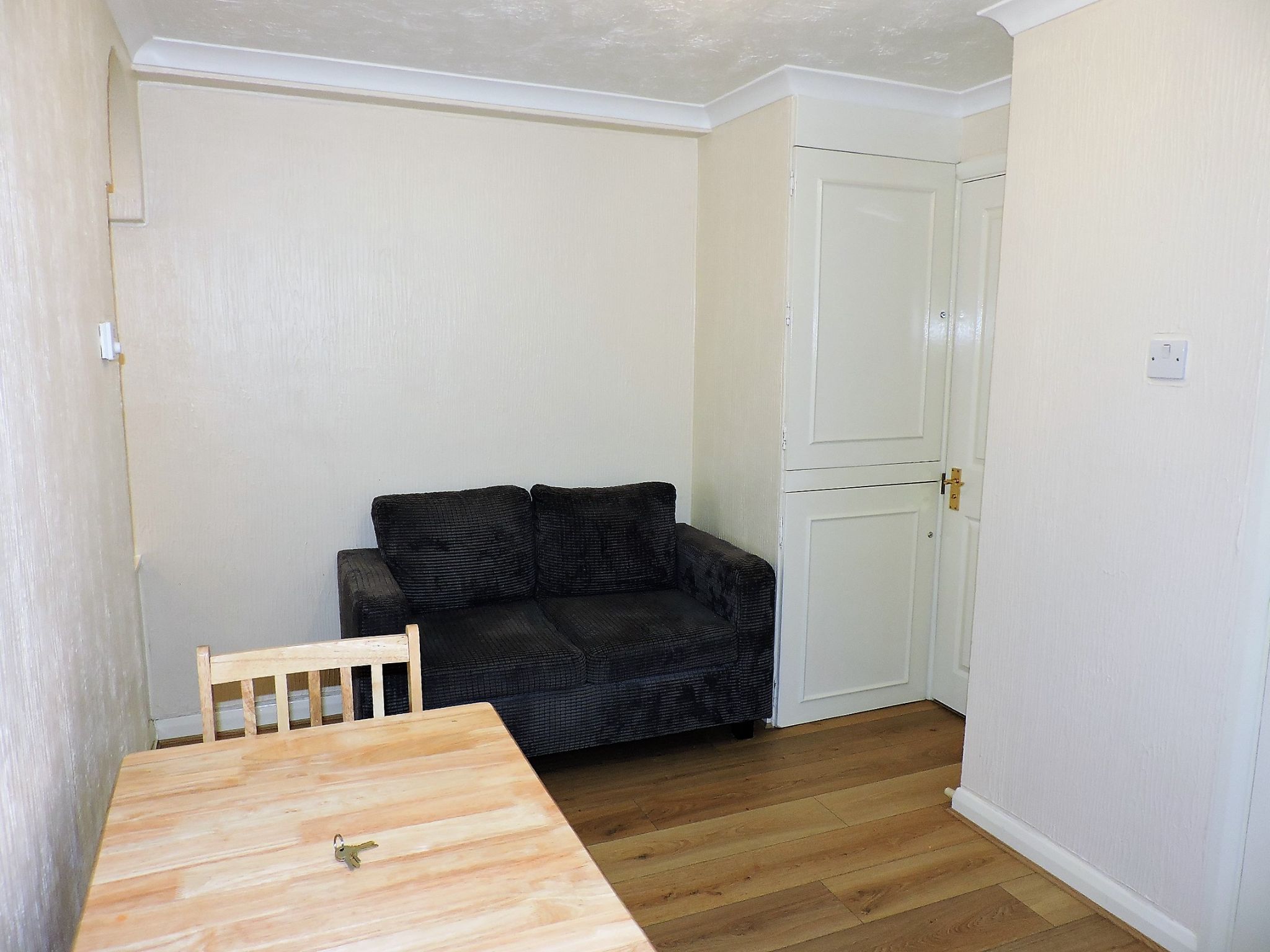 5 bedroom semi-detached house Sold in New Malden - Photograph 13