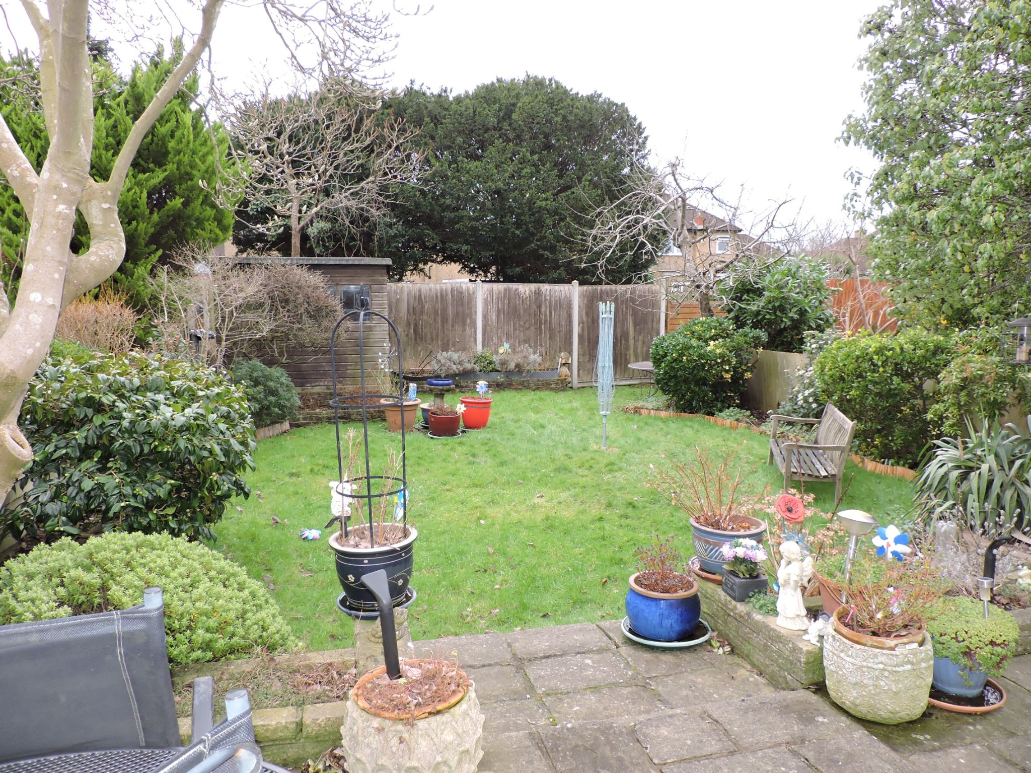 2 bedroom semi-detached bungalow Sold in Chessington - Photograph 13