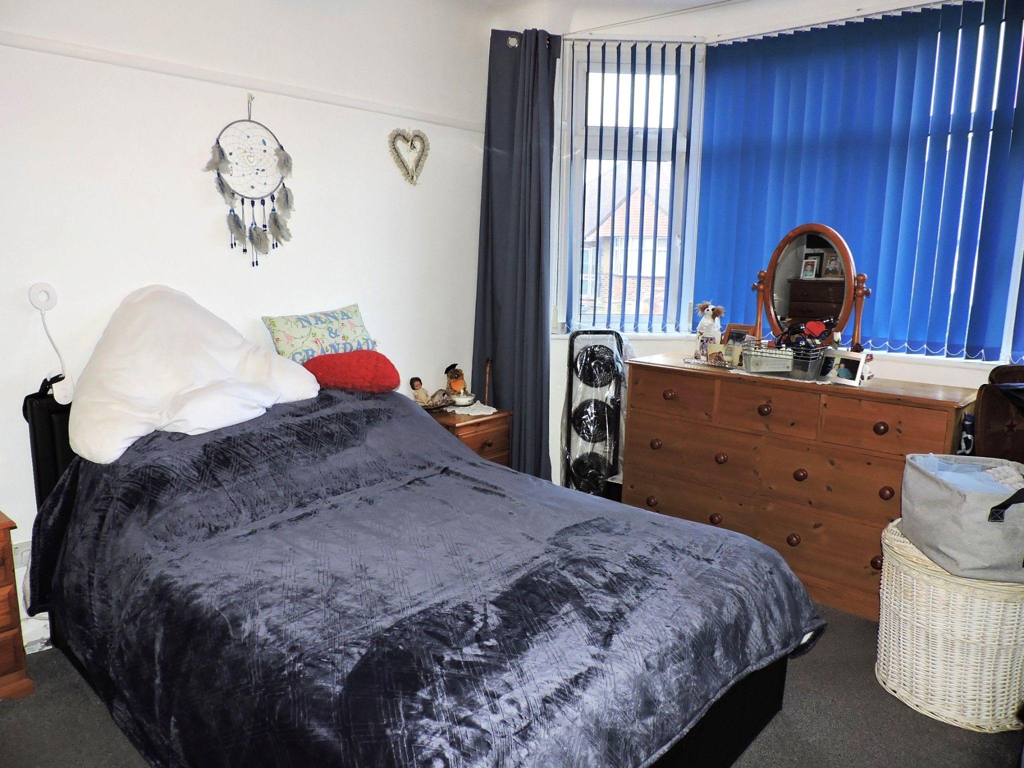2 bedroom semi-detached bungalow Sold in Chessington - Photograph 8