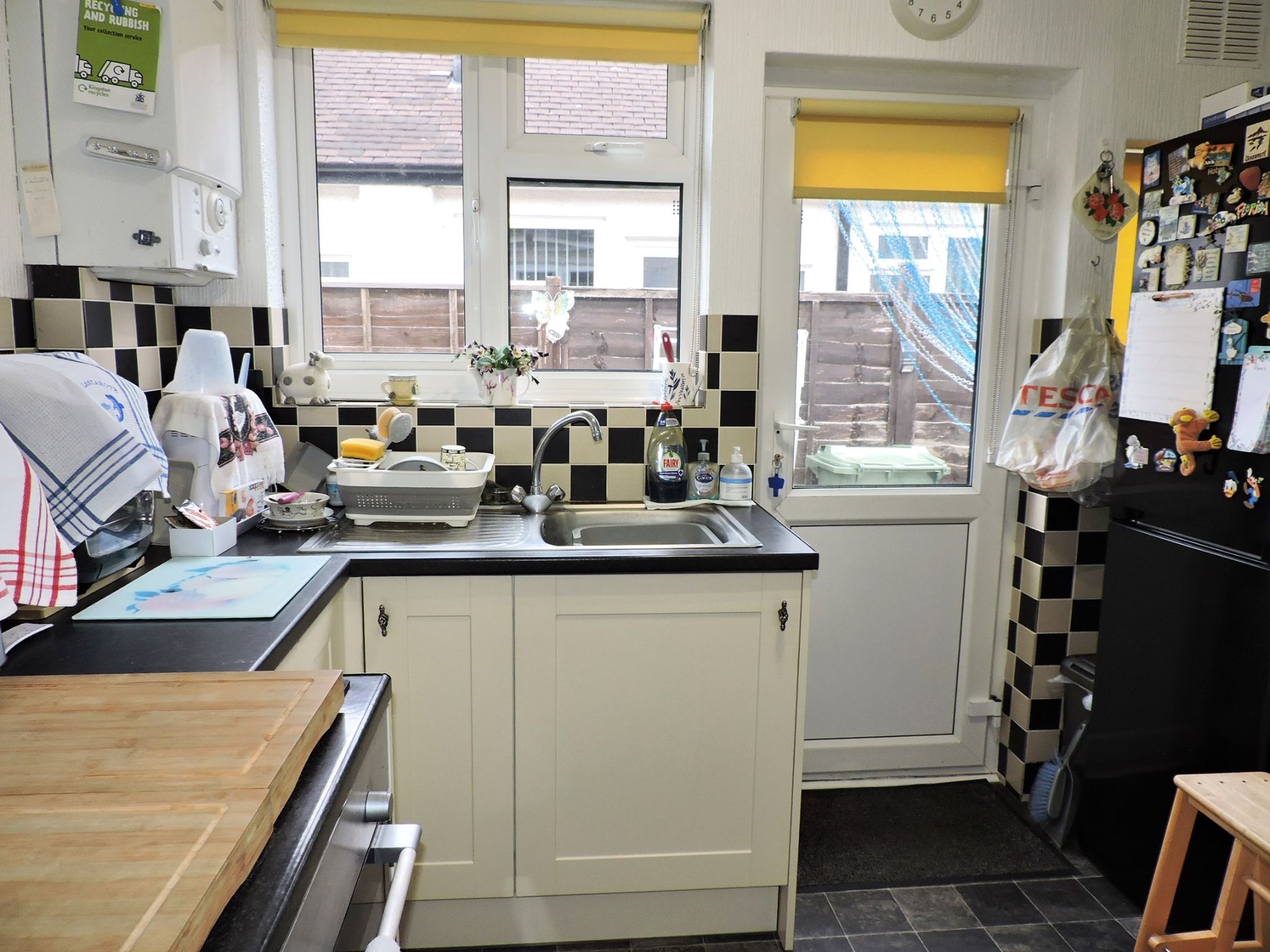 2 bedroom semi-detached bungalow Sold in Chessington - Photograph 5