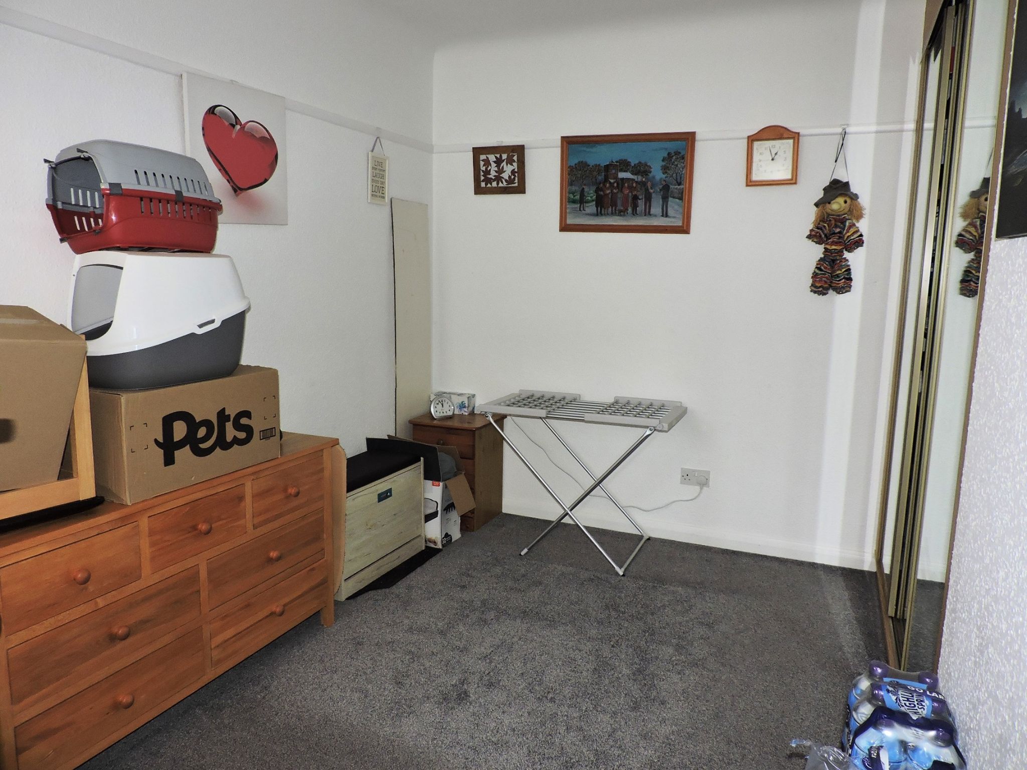 2 bedroom semi-detached bungalow Sold in Chessington - Photograph 10