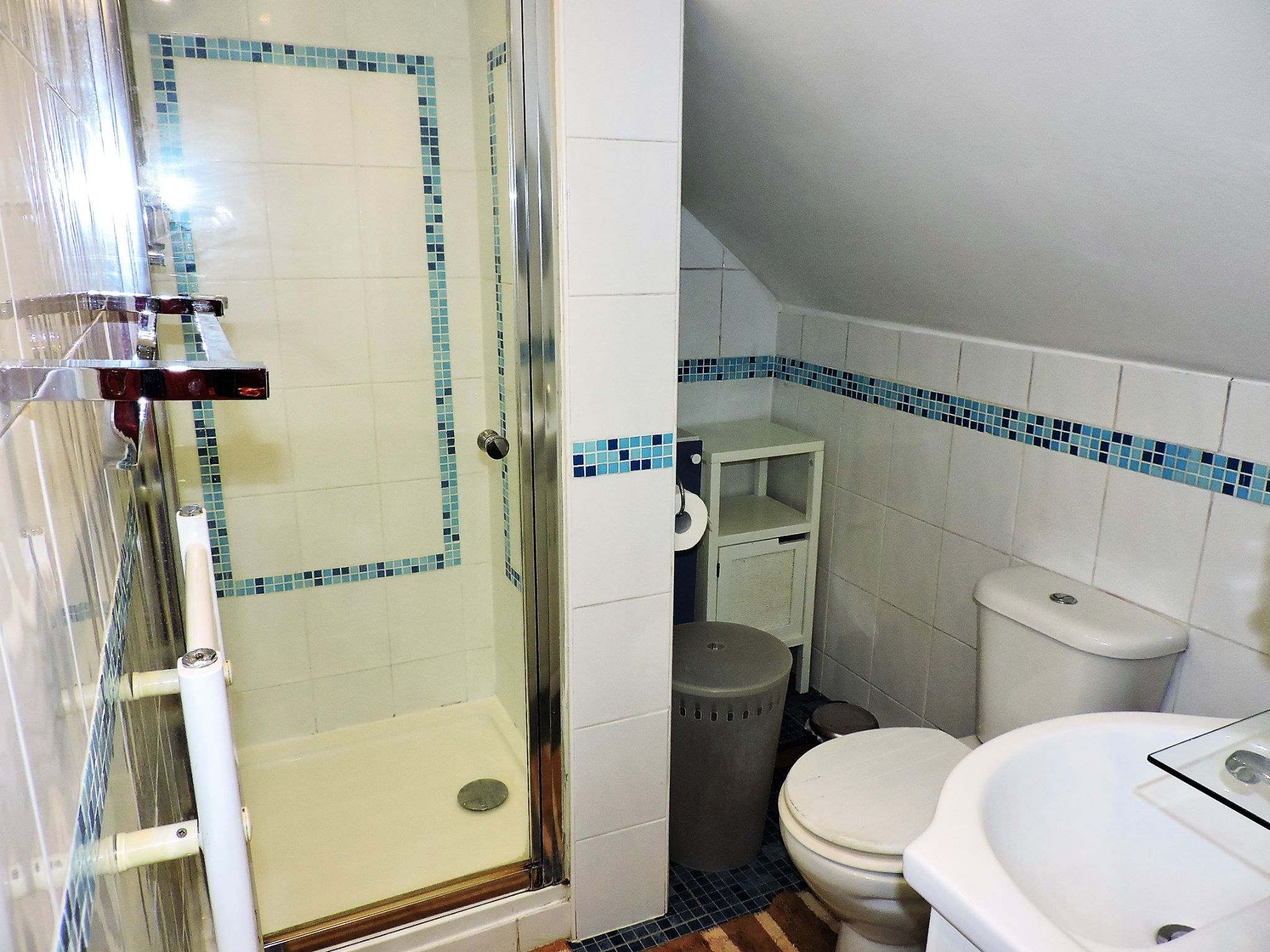 1 bedroom studio flat/apartment To Let in Epsom - Photograph 7