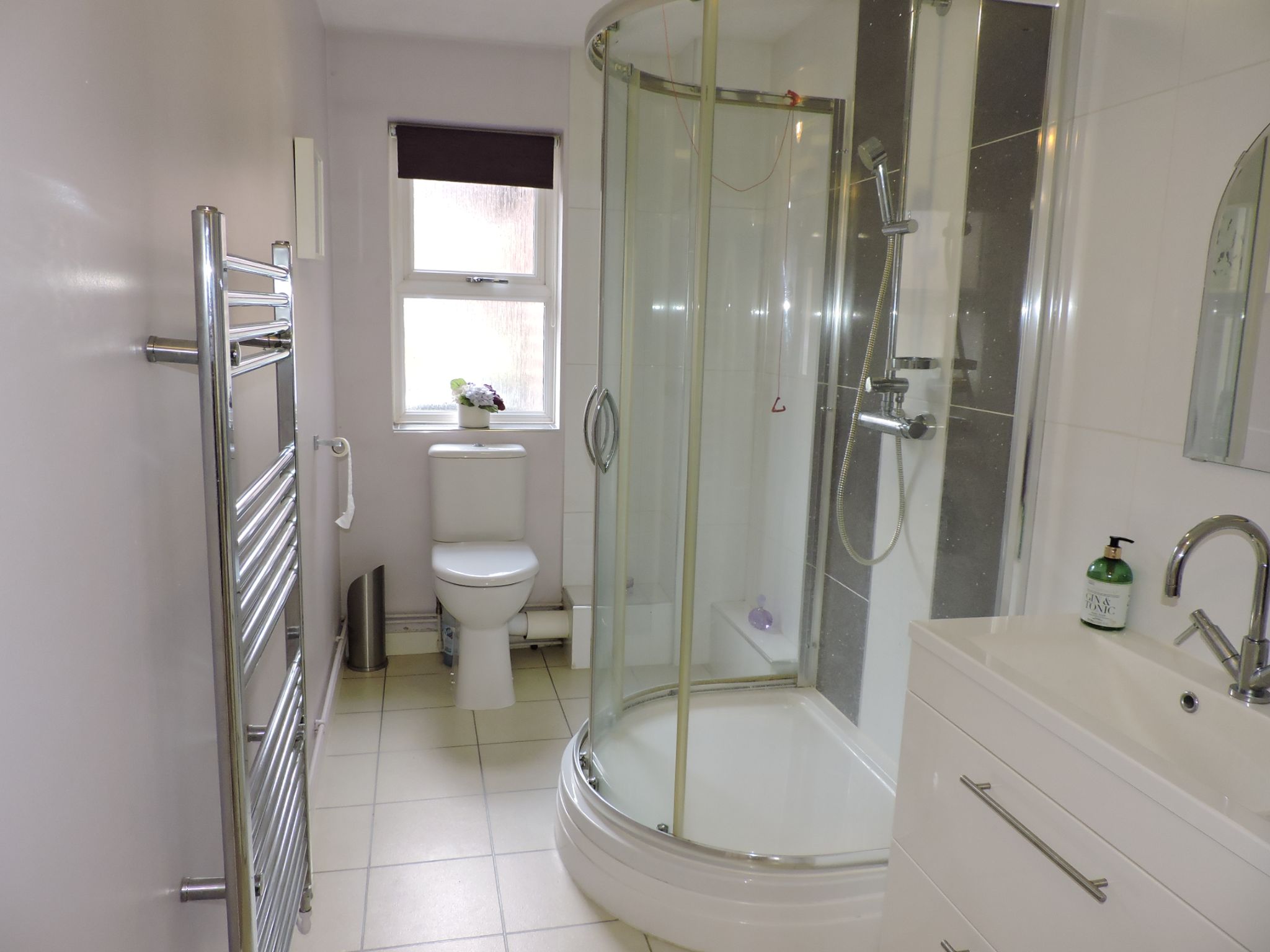 1 bedroom ground floor maisonette flat/apartment Sale Agreed in New Malden - Photograph 12