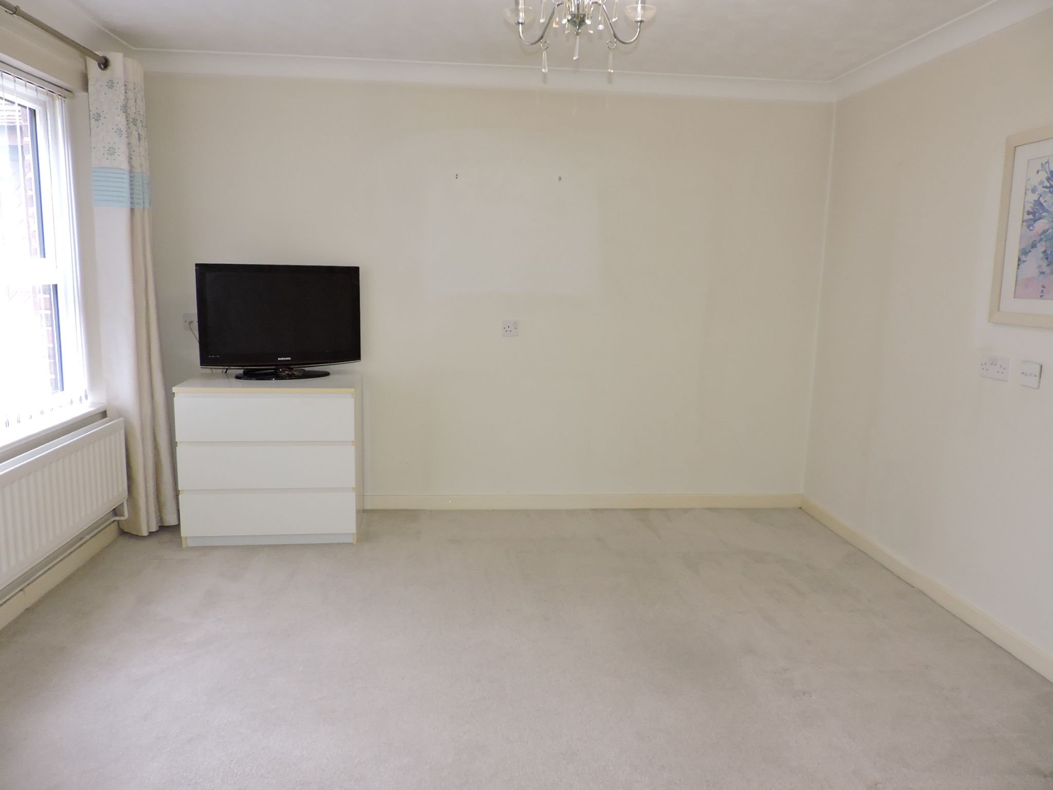 1 bedroom ground floor maisonette flat/apartment Sale Agreed in New Malden - Photograph 4