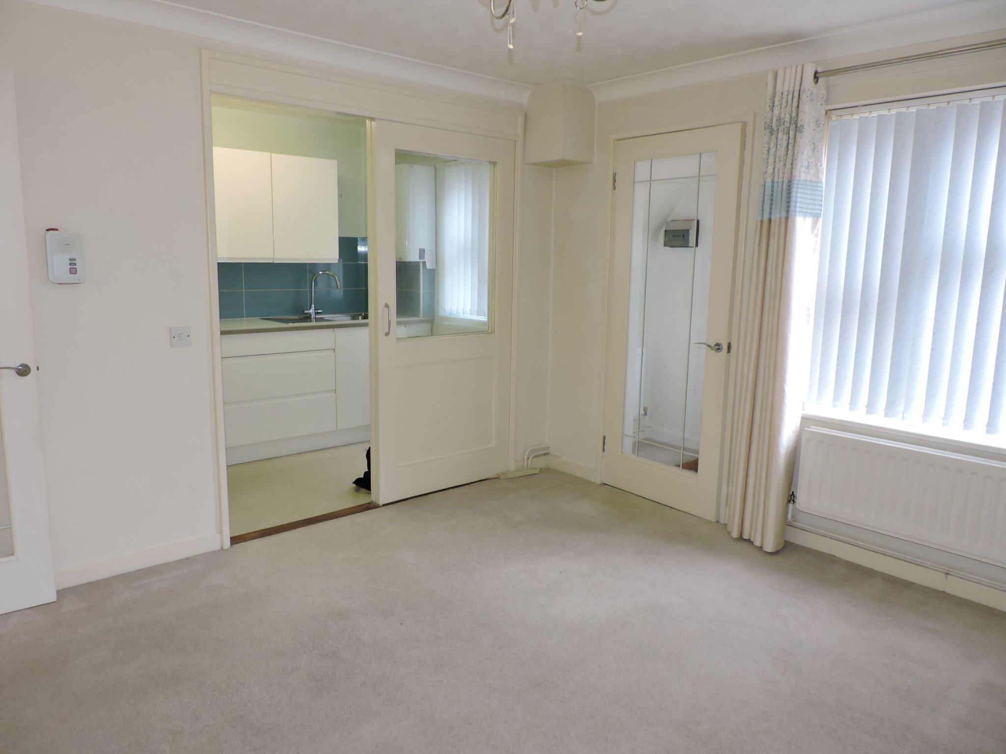 1 bedroom ground floor maisonette flat/apartment Sale Agreed in New Malden - Photograph 2