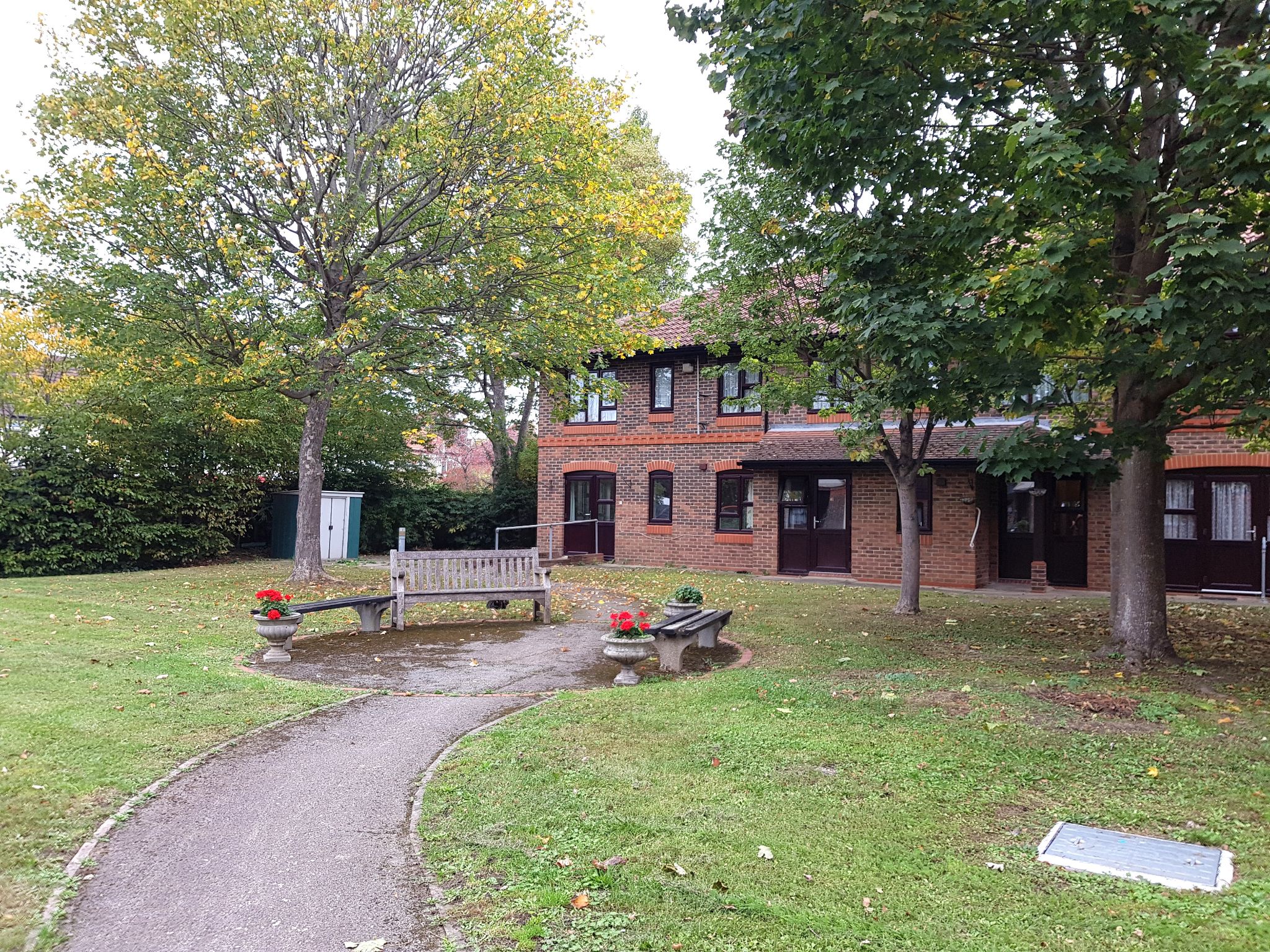 1 bedroom ground floor maisonette flat/apartment Sale Agreed in New Malden - Photograph 15