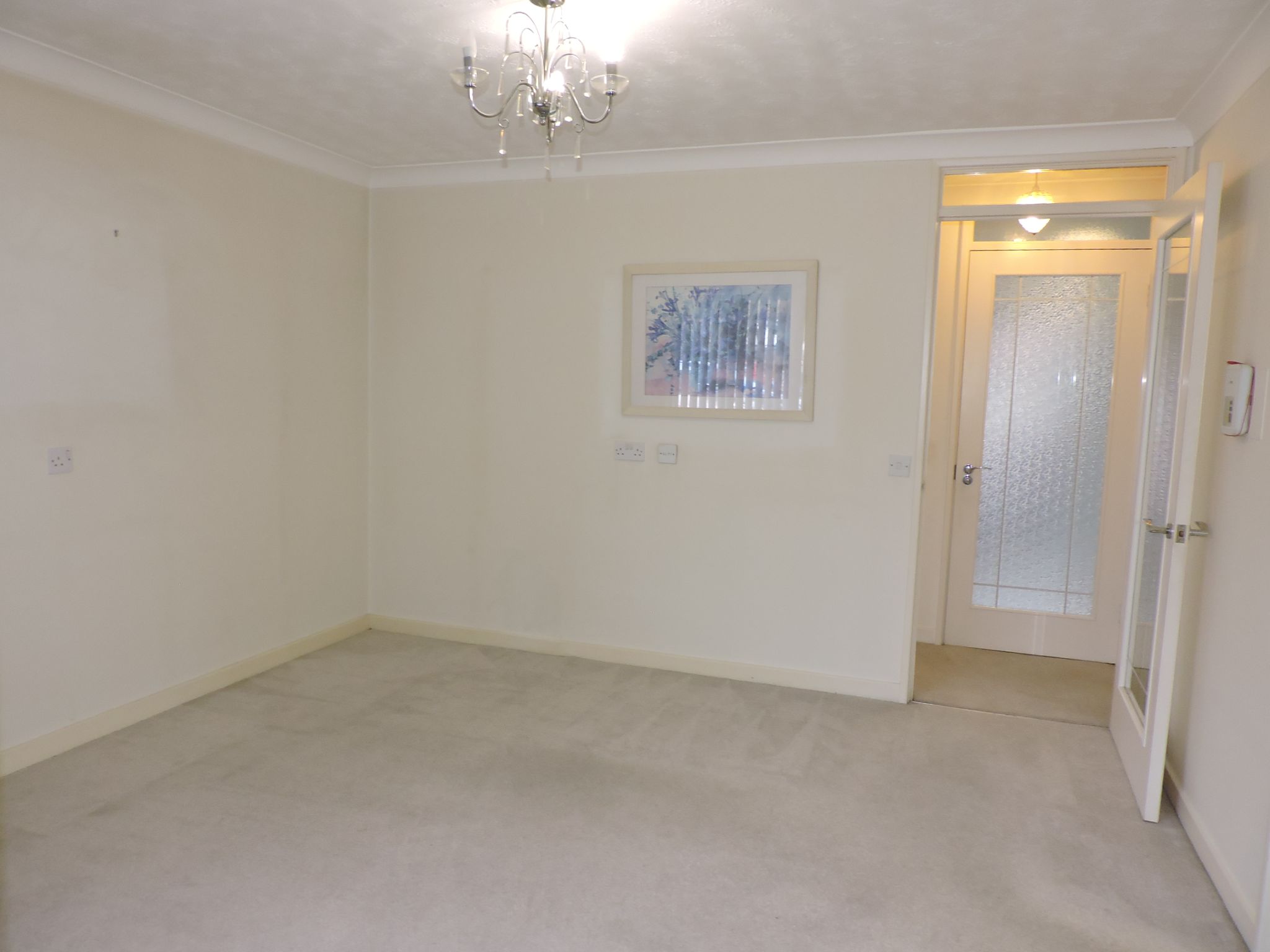 1 bedroom ground floor maisonette flat/apartment Sale Agreed in New Malden - Photograph 3