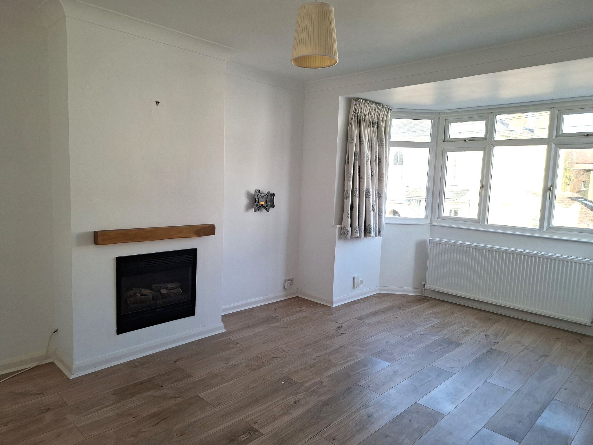 1 bedroom flat flat/apartment Let in Kingston Upon Thames - Photograph 2