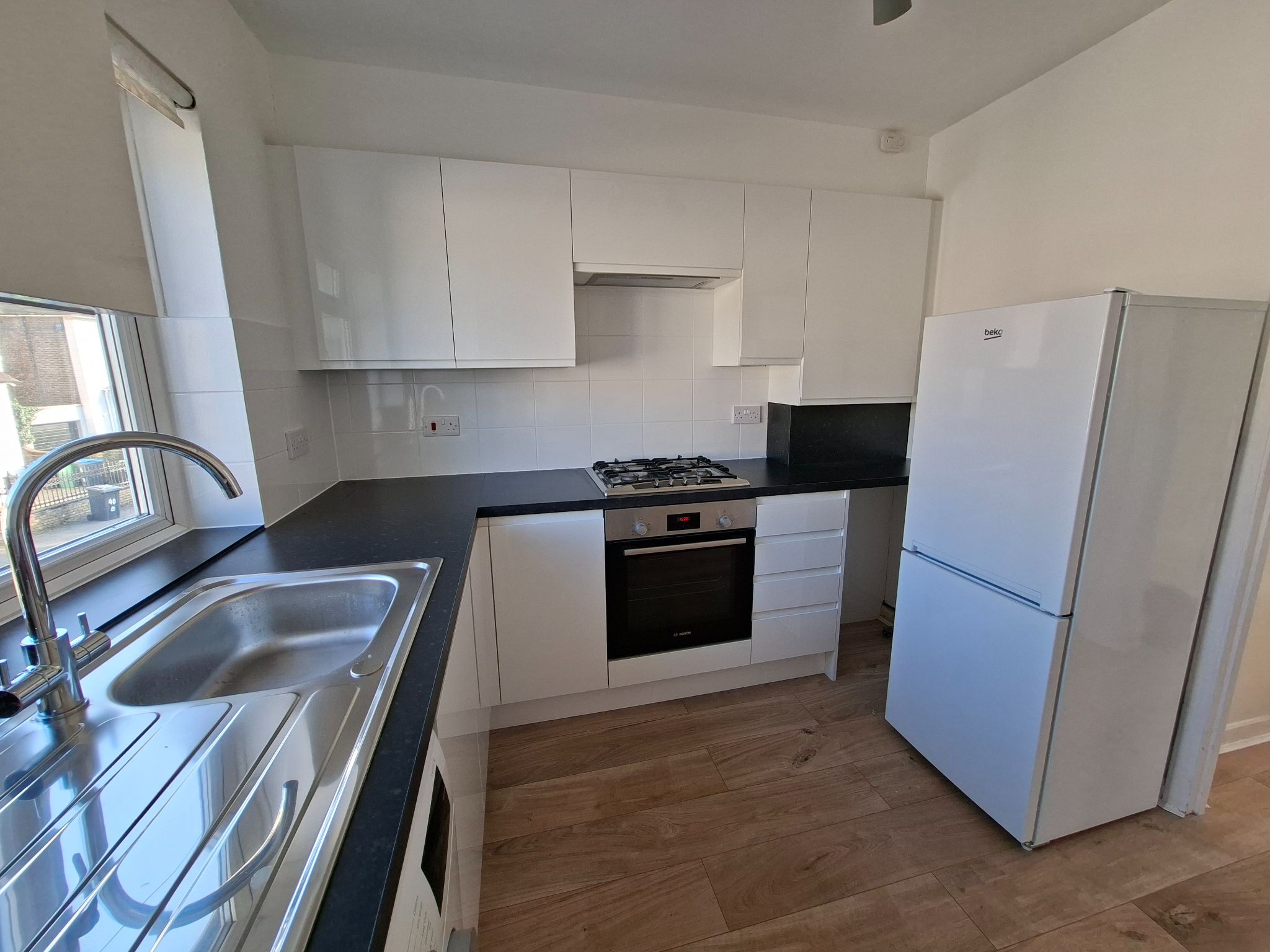 1 bedroom flat flat/apartment Let in Kingston Upon Thames - Photograph 6