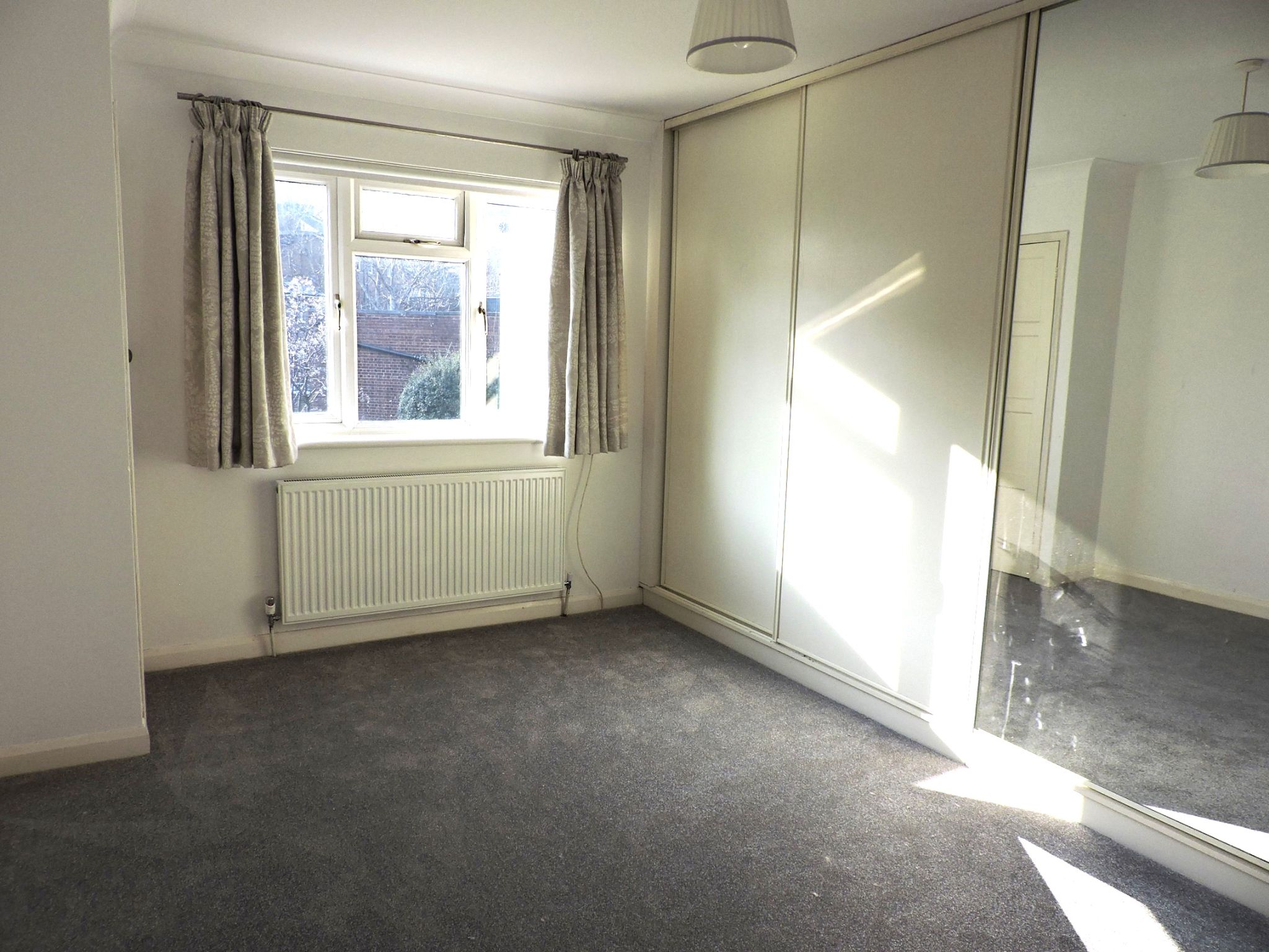 1 bedroom flat flat/apartment Let in Kingston Upon Thames - Photograph 7