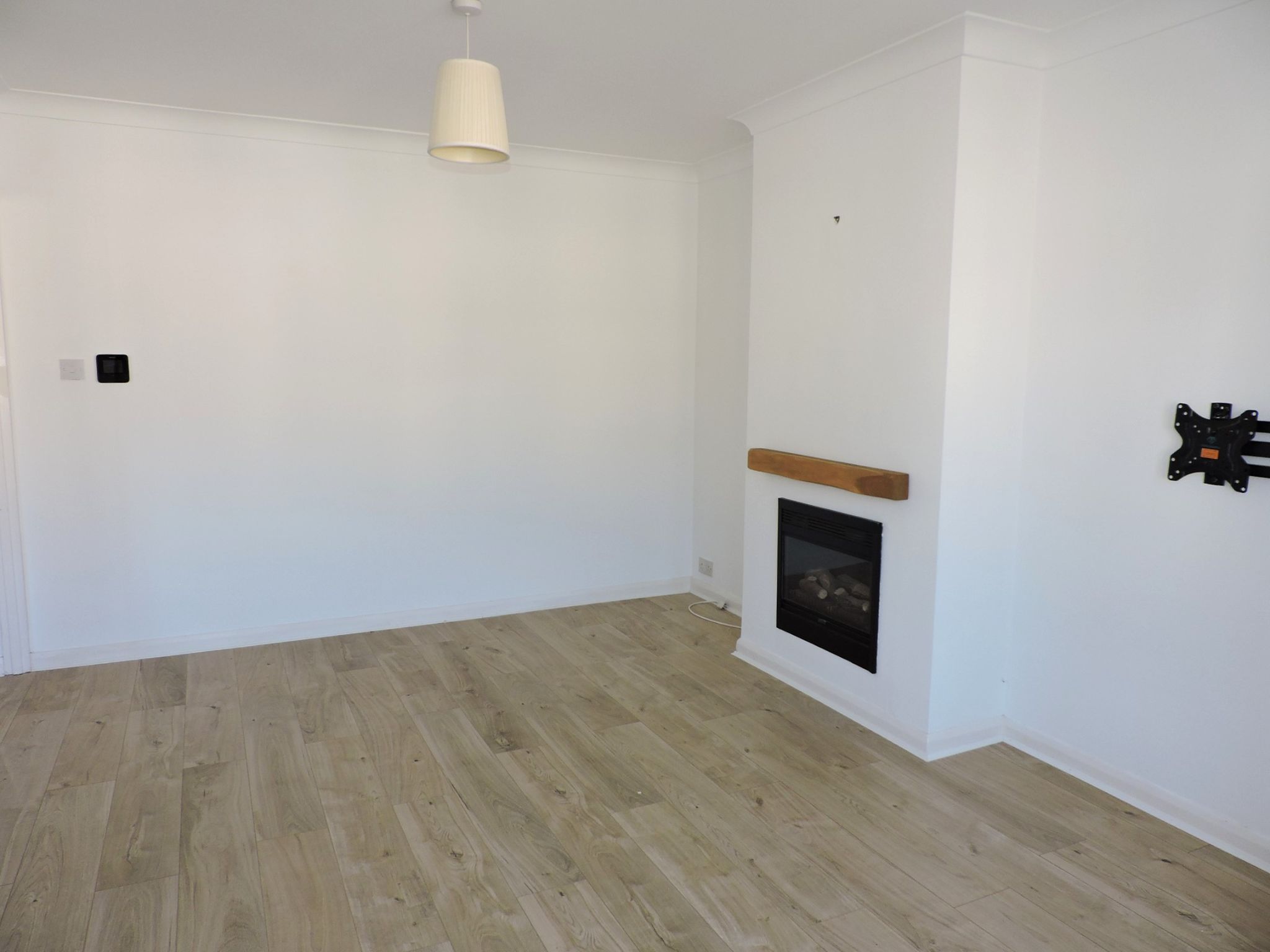 1 bedroom flat flat/apartment Let in Kingston Upon Thames - Photograph 4