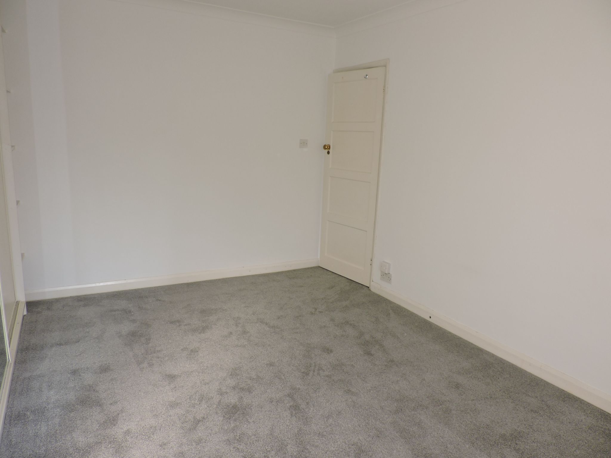 1 bedroom flat flat/apartment Let in Kingston Upon Thames - Photograph 9
