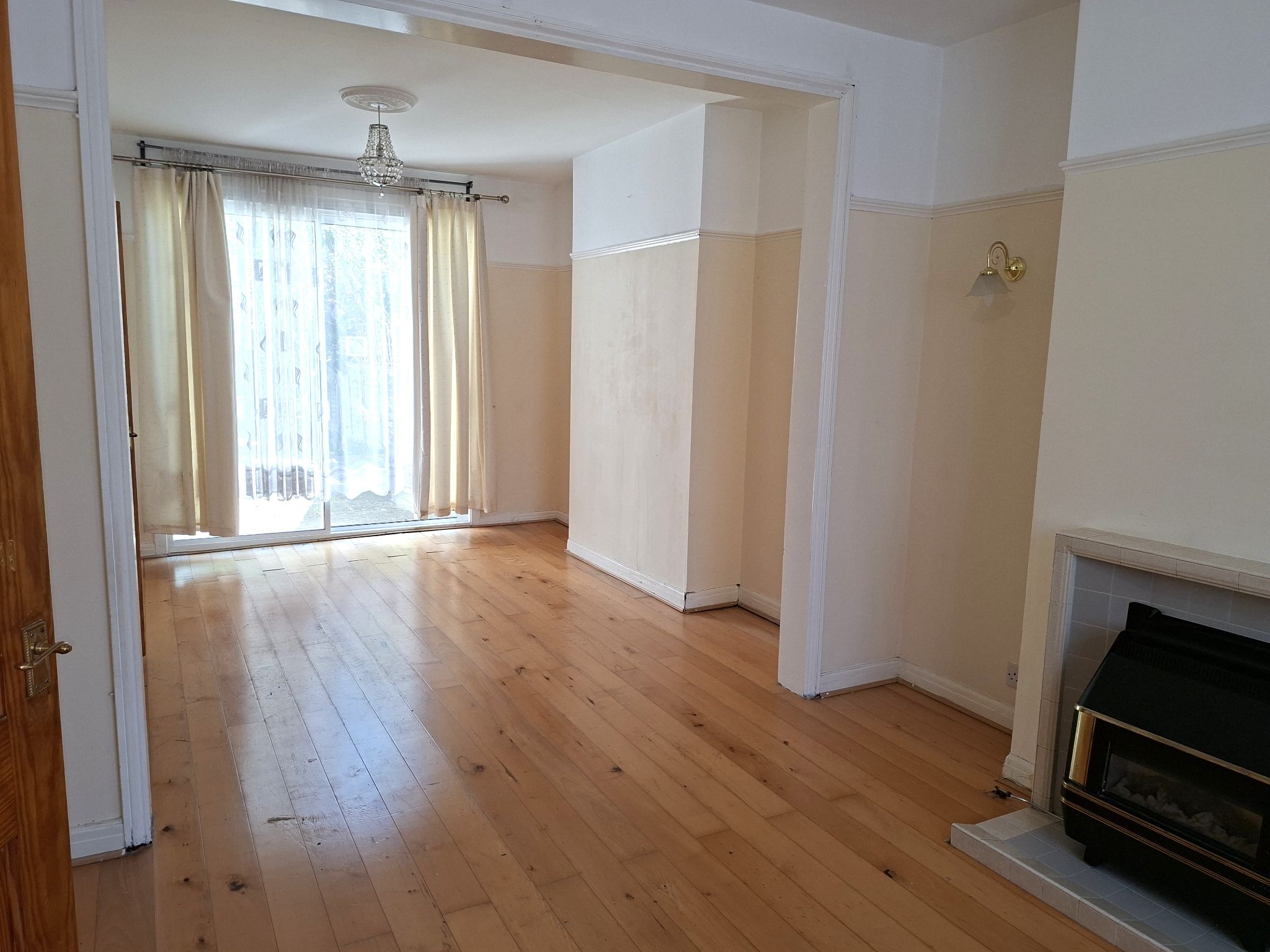 4 bedroom semi-detached house To Let in New Malden - Photograph 5