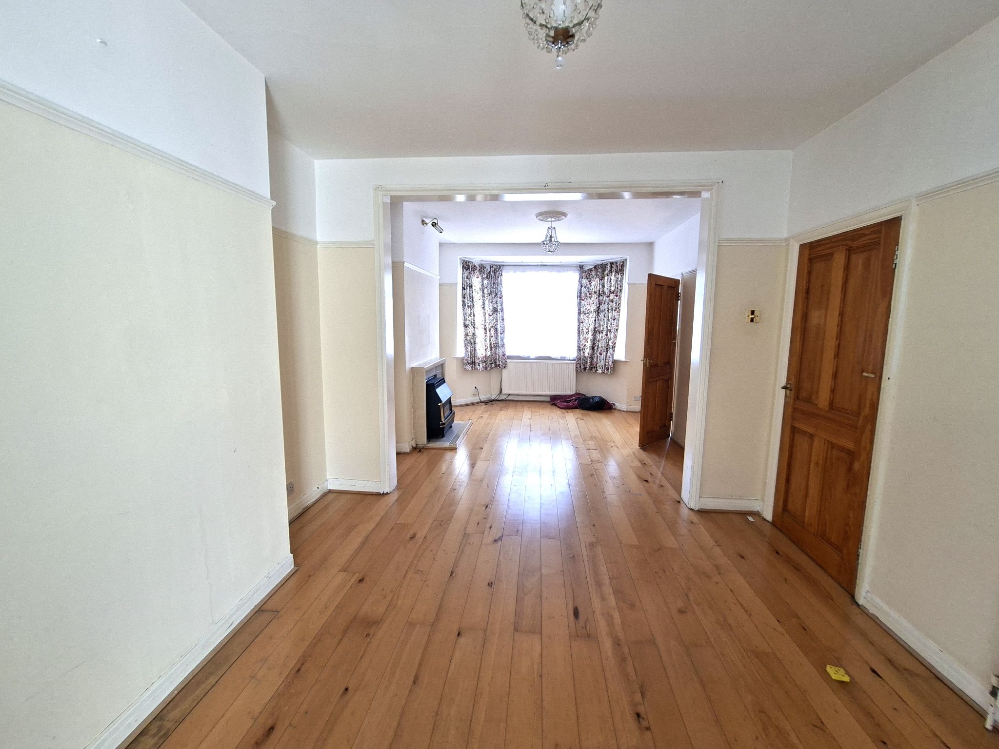 4 bedroom semi-detached house To Let in New Malden - Property photograph