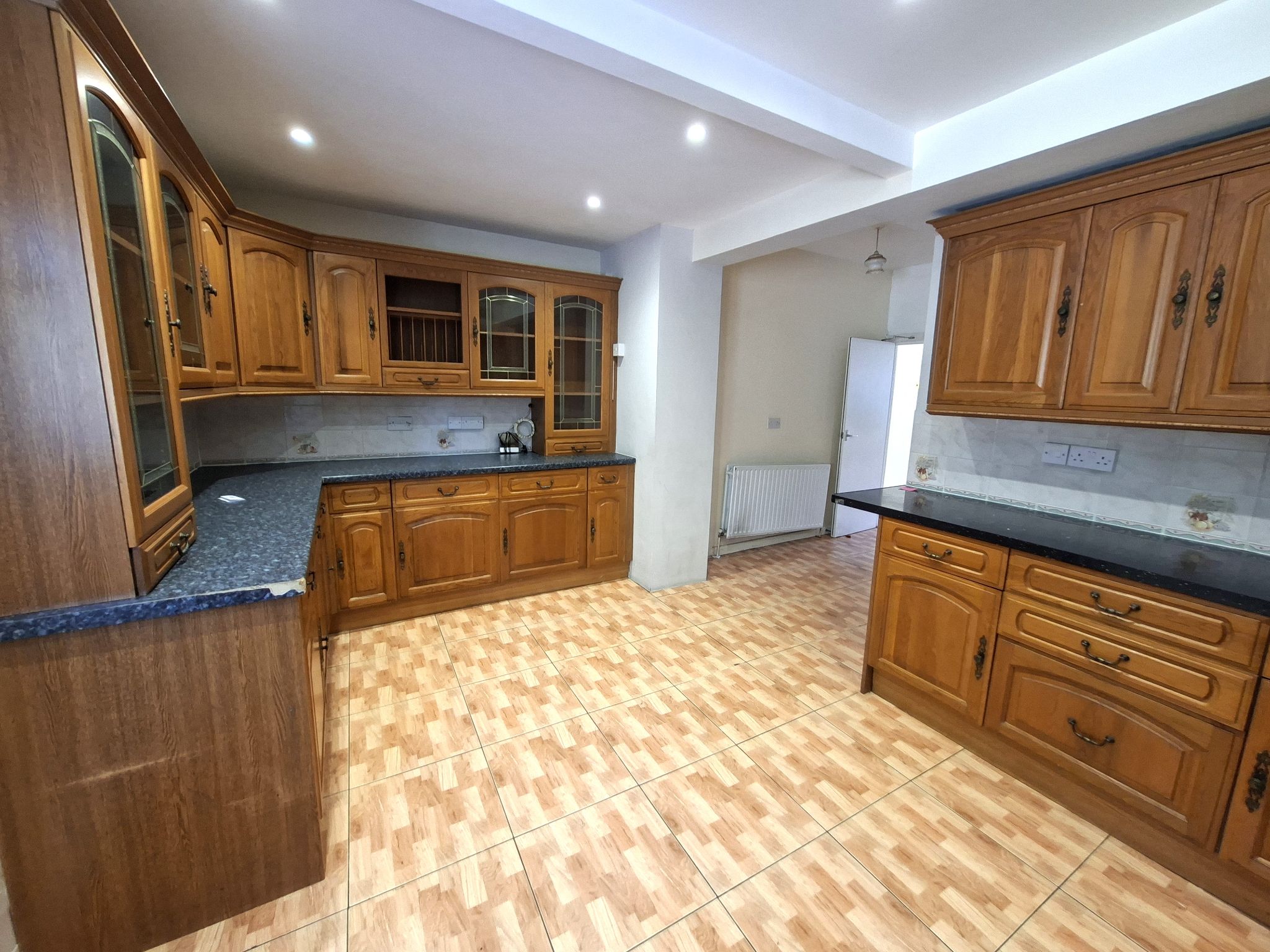 4 bedroom semi-detached house To Let in New Malden - Photograph 7