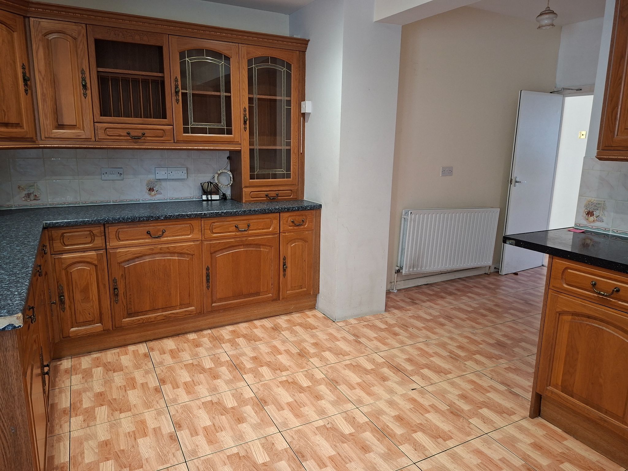 4 bedroom semi-detached house To Let in New Malden - Photograph 8