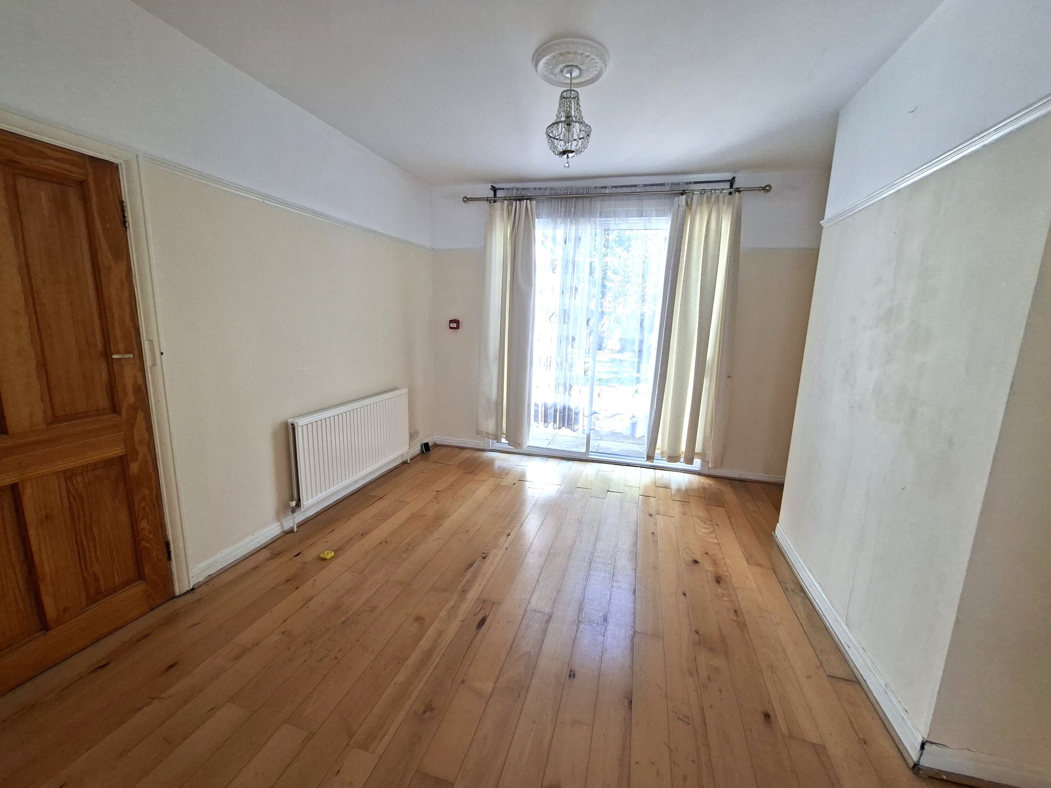 4 bedroom semi-detached house To Let in New Malden - Photograph 4