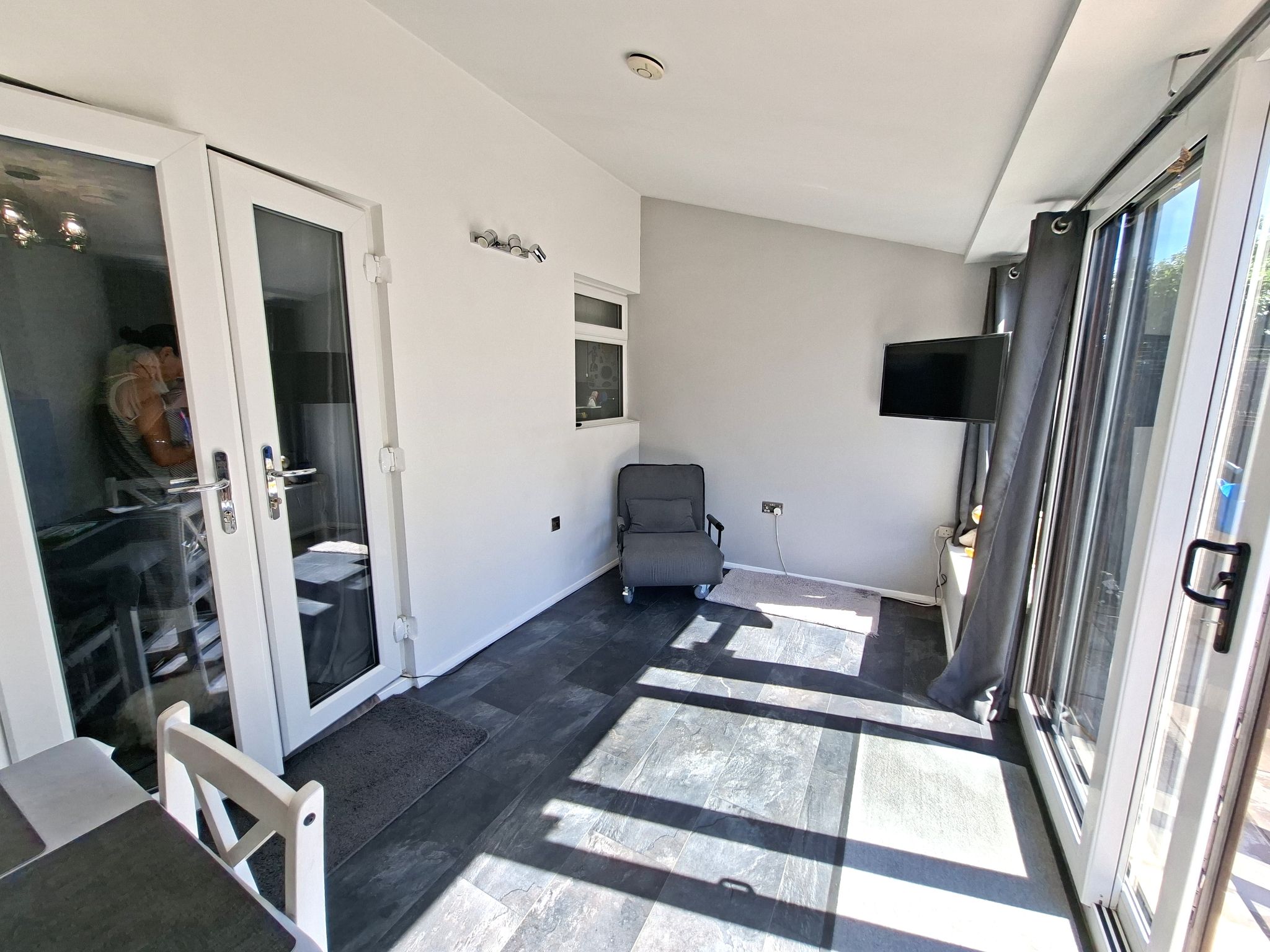 1 bedroom end terraced house To Let in New Malden - Photograph 9