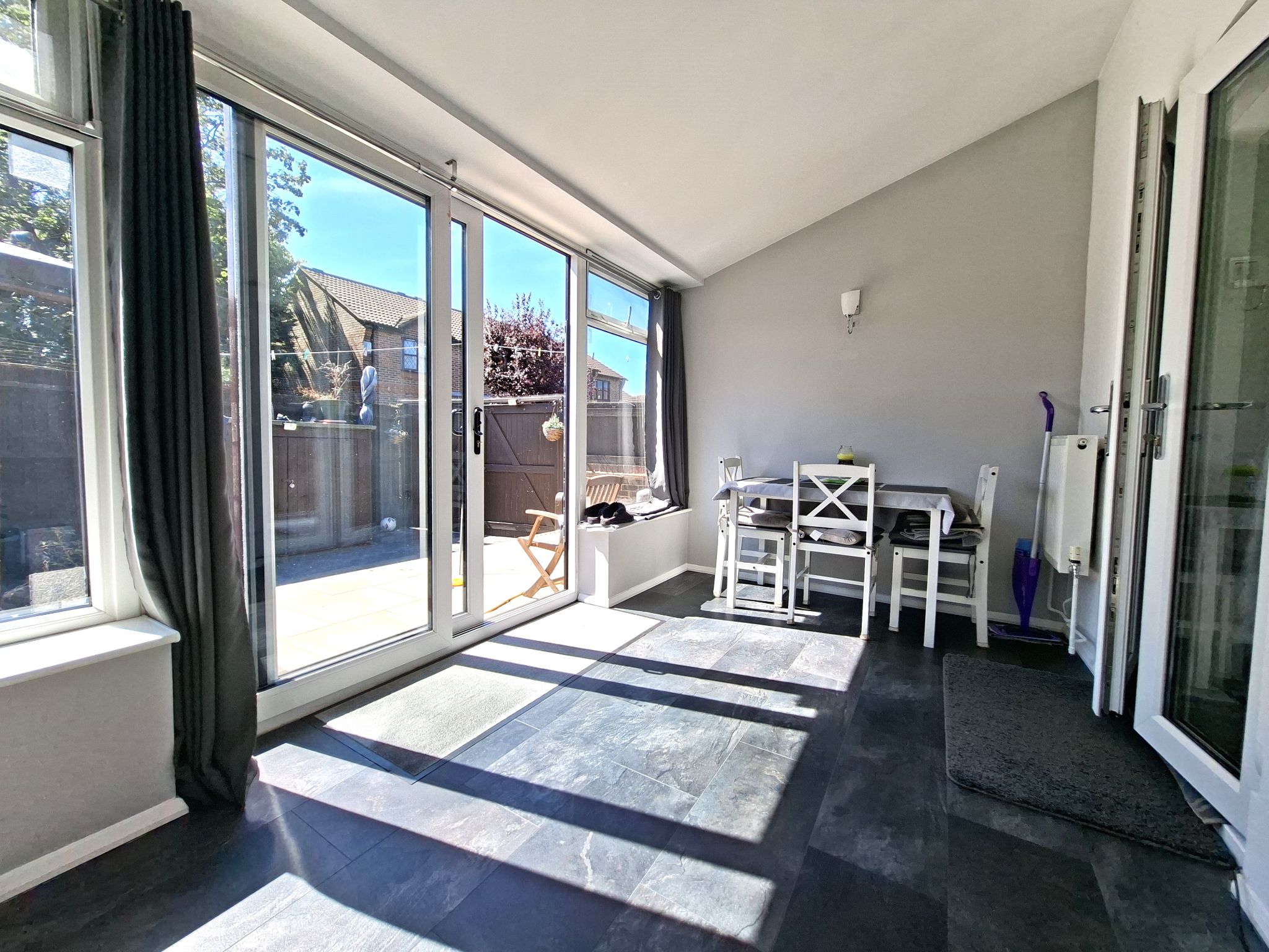 1 bedroom end terraced house To Let in New Malden - Photograph 8