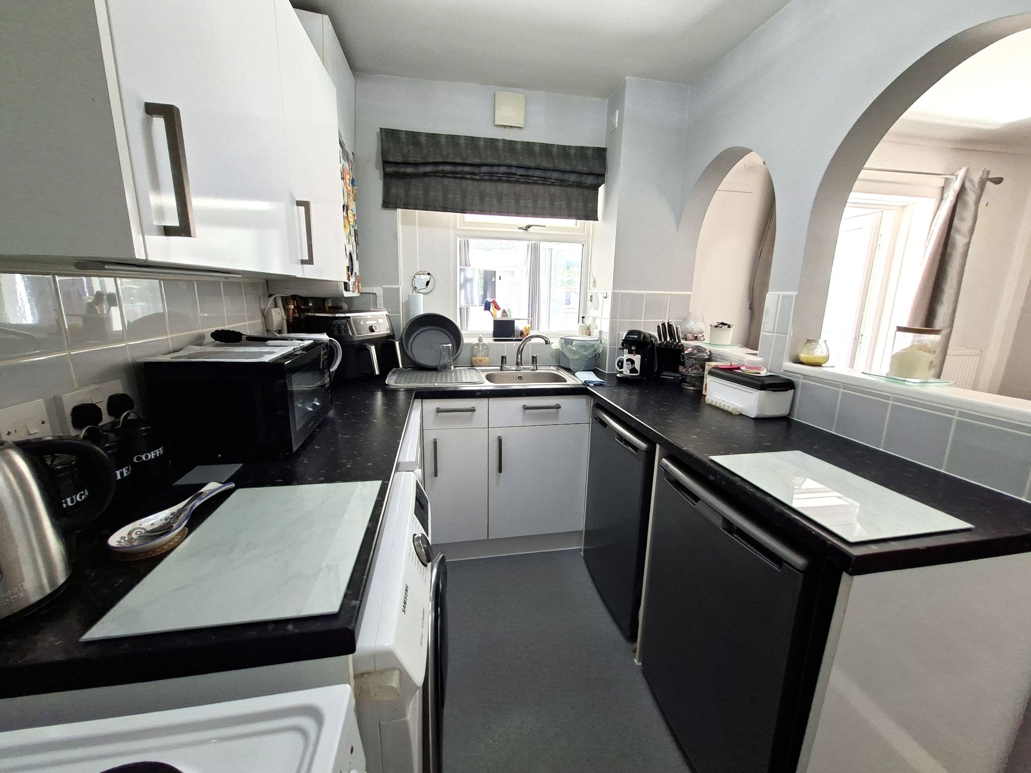 1 bedroom end terraced house To Let in New Malden - Photograph 5