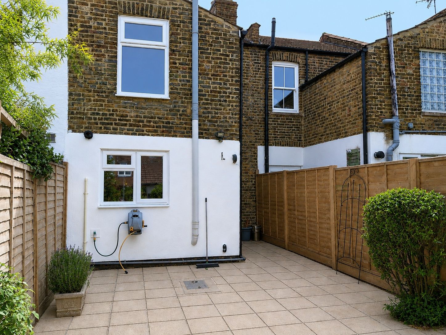 2 bedroom mid terraced house To Let in New Malden - Photograph 11