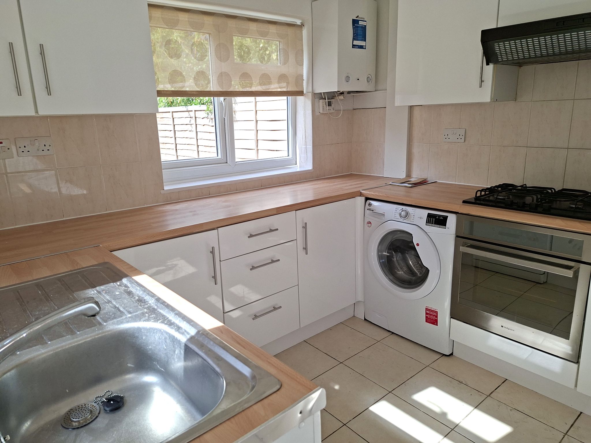 2 bedroom mid terraced house To Let in New Malden - Photograph 7