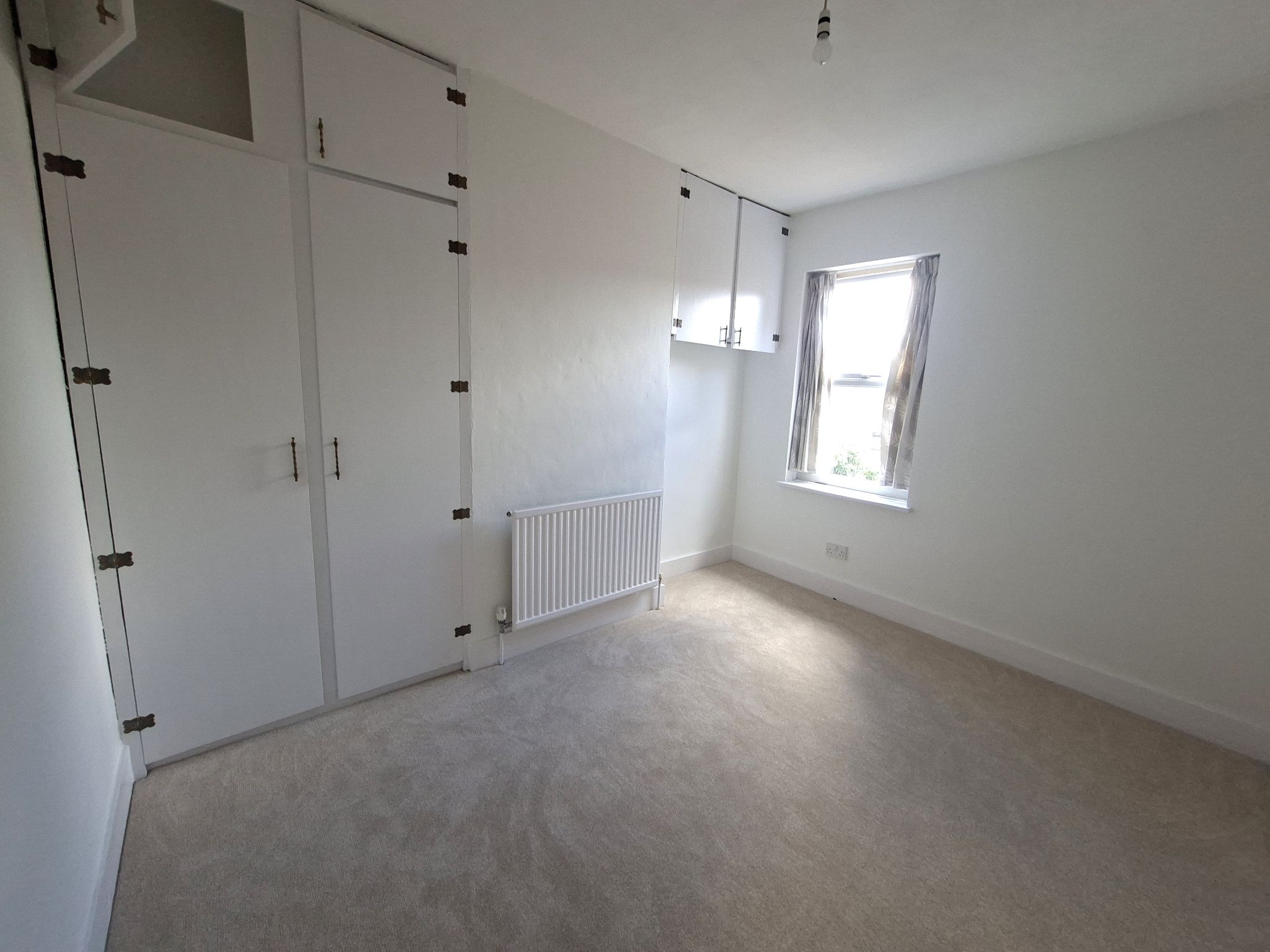 2 bedroom mid terraced house To Let in New Malden - Photograph 11