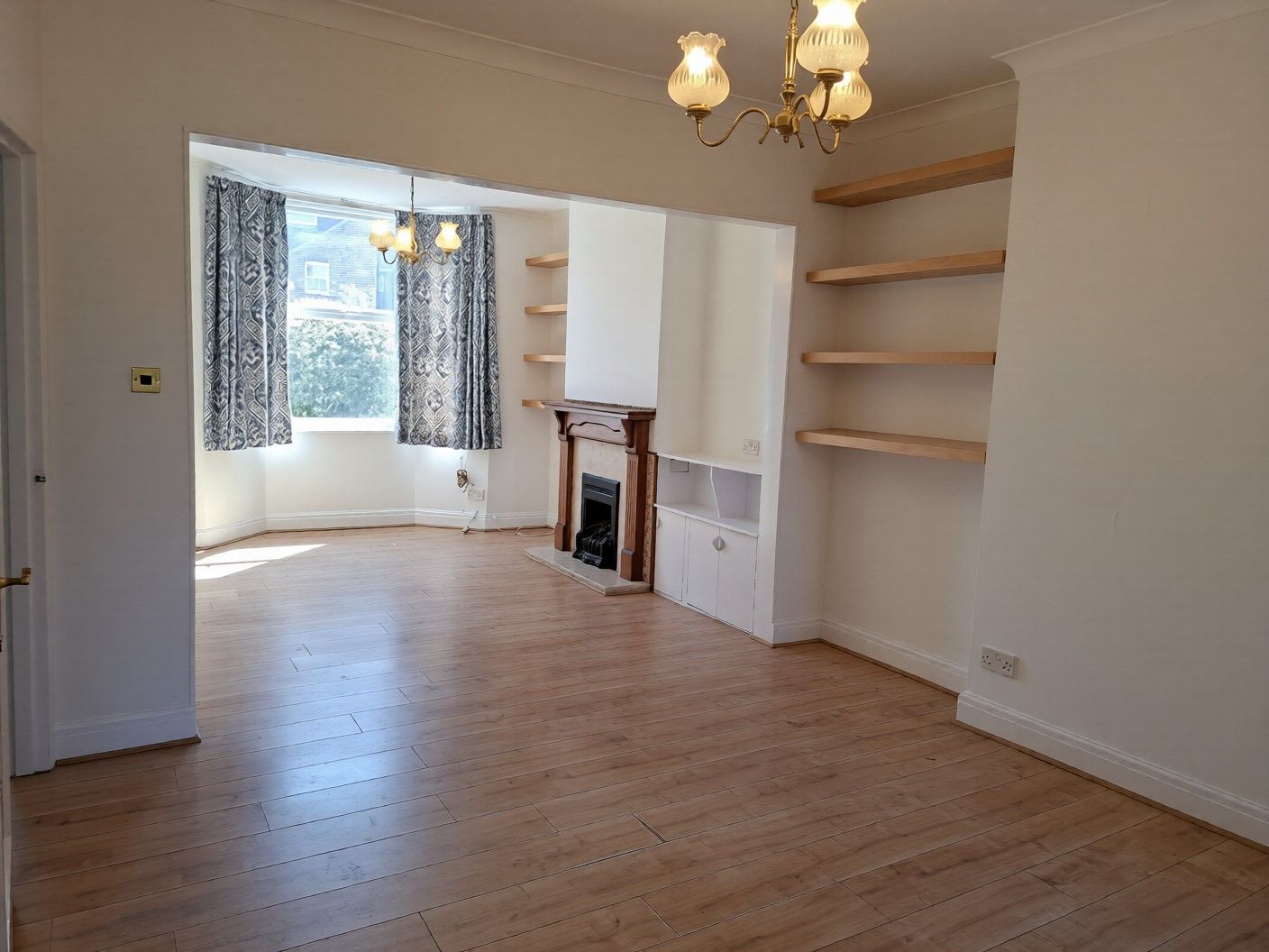 2 bedroom mid terraced house To Let in New Malden - Property photograph