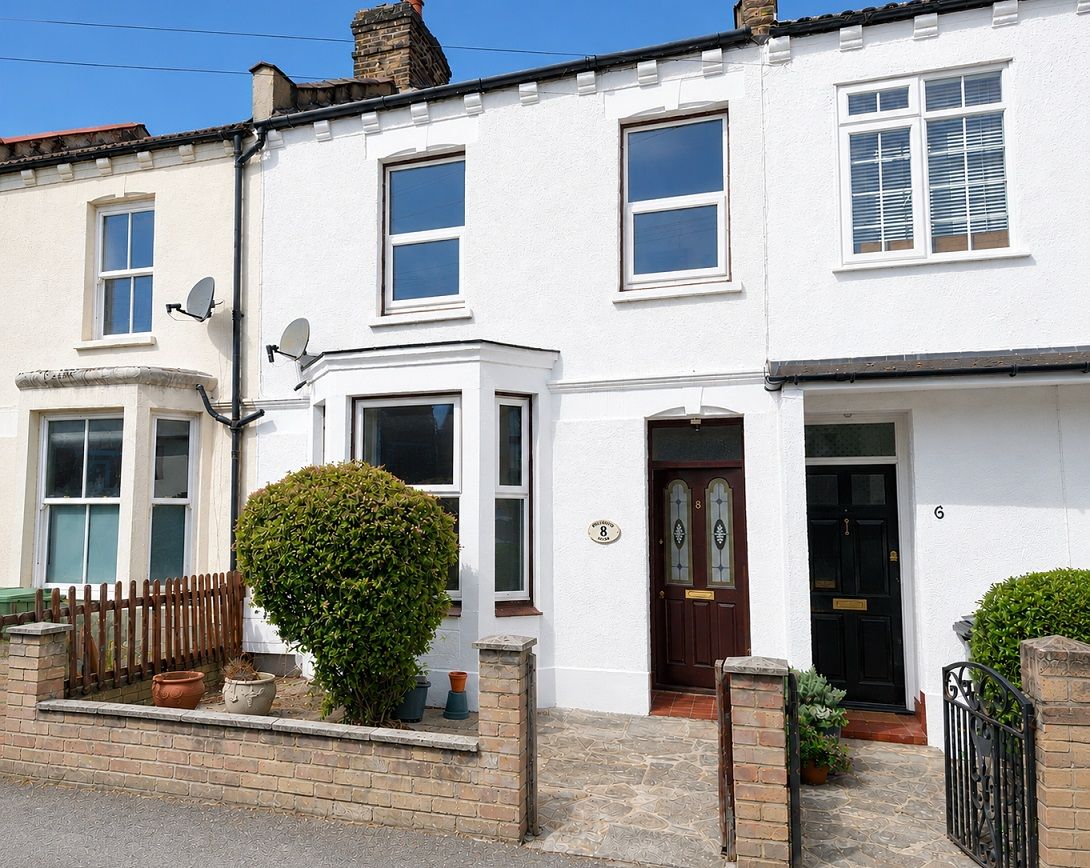 2 bedroom mid terraced house To Let in New Malden - Property photograph