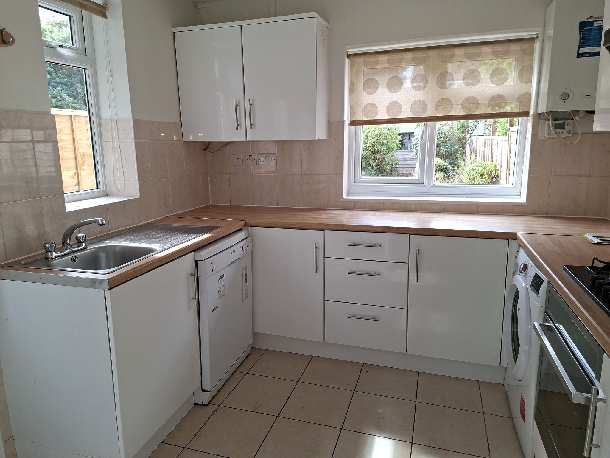 2 bedroom mid terraced house To Let in New Malden - Photograph 6