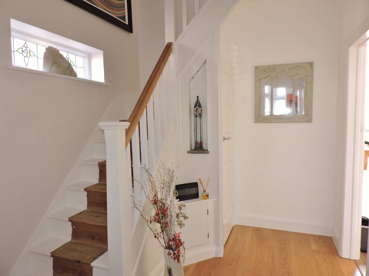 3 bedroom semi-detached house Sold in New Malden - Photograph 2