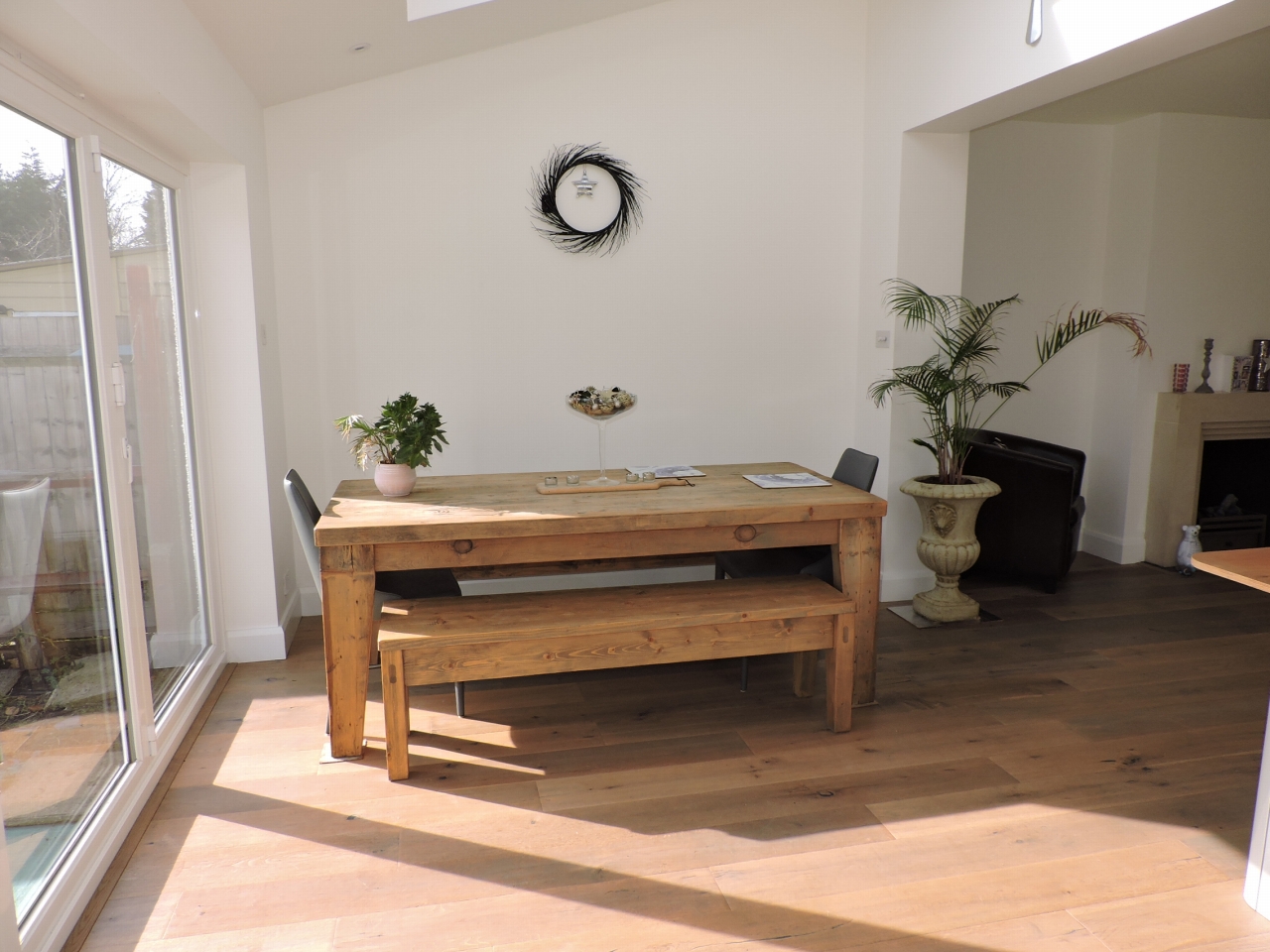 3 bedroom semi-detached house Sold in New Malden - Photograph 8