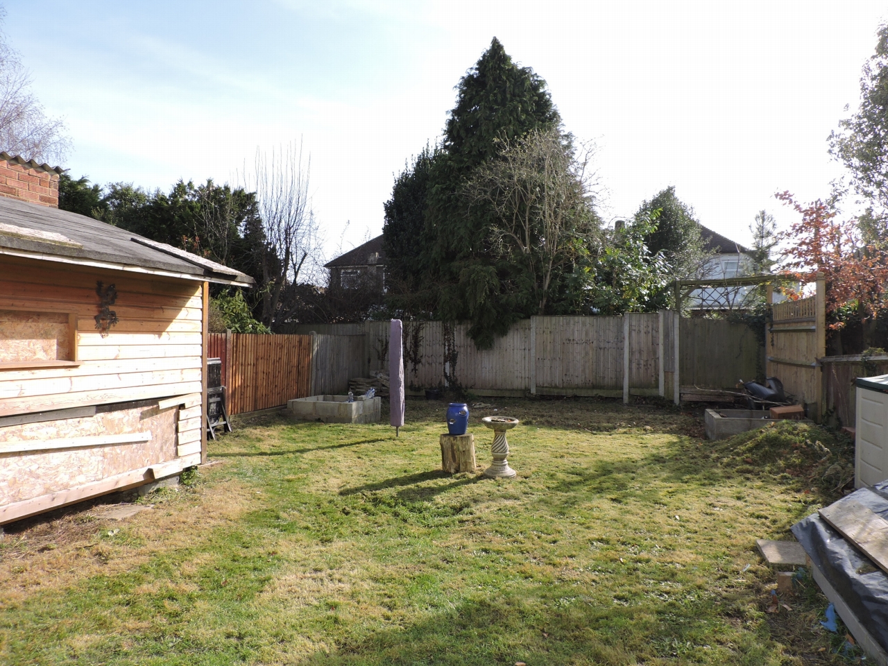 3 bedroom semi-detached house Sold in New Malden - Photograph 17
