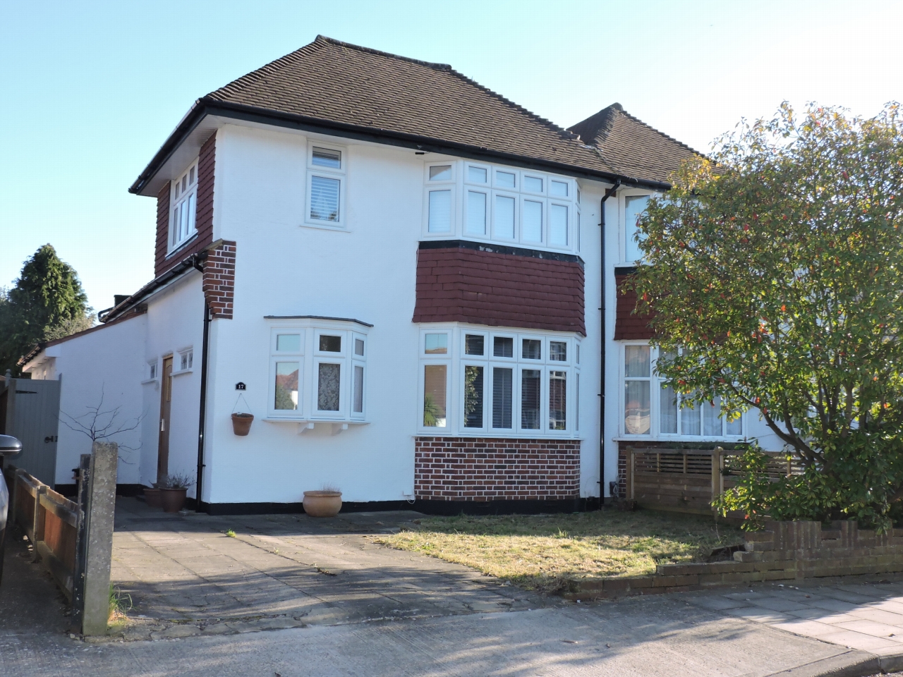 3 bedroom semi-detached house Sold in New Malden - Photograph 1