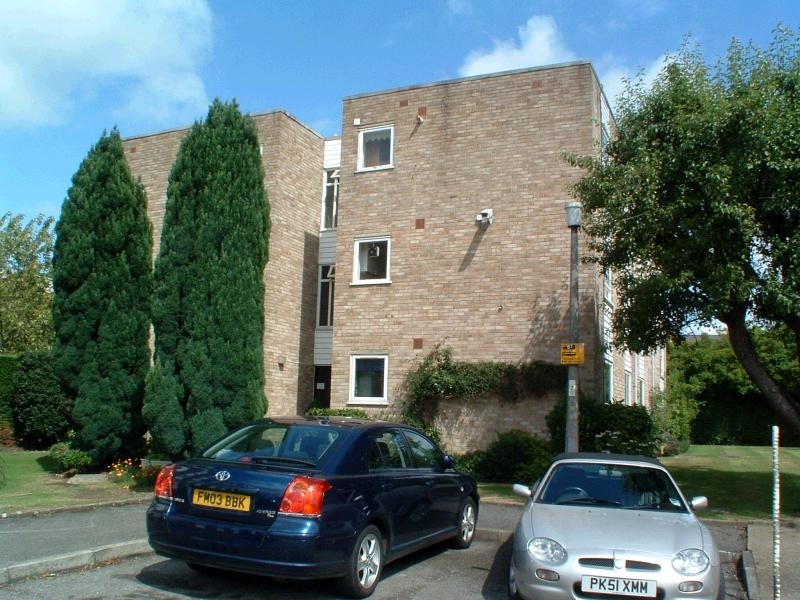 2 bedroom apartment flat/apartment Let in Kingston Upon Thames - Main Image