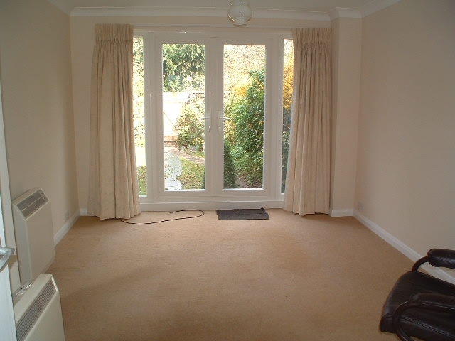 3 bedroom mid terraced house Let in New Malden - Property photograph
