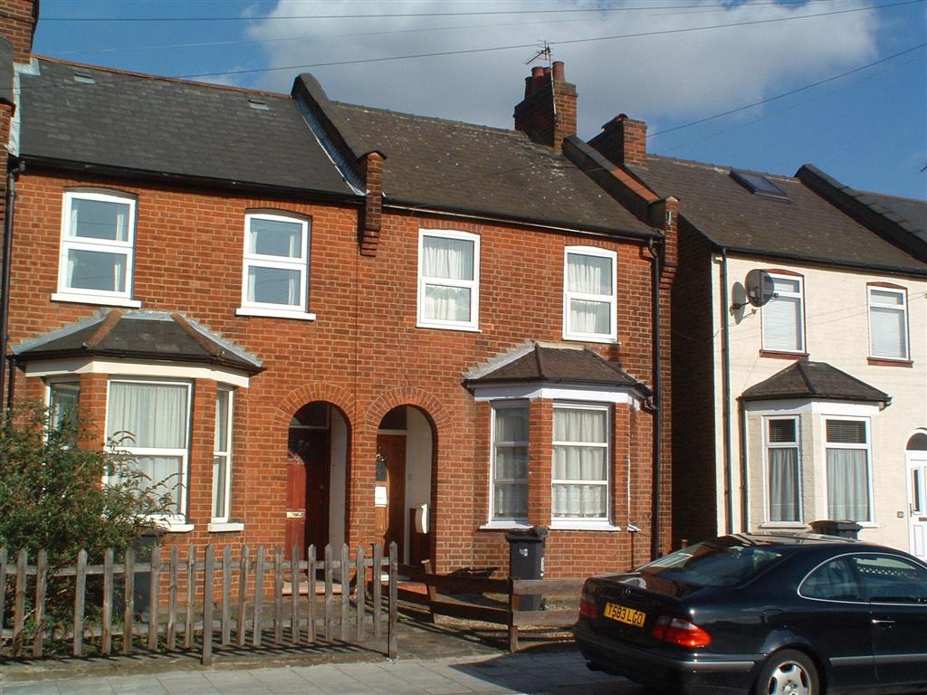 2 bedroom mid terraced house Let in New Malden - Main Image