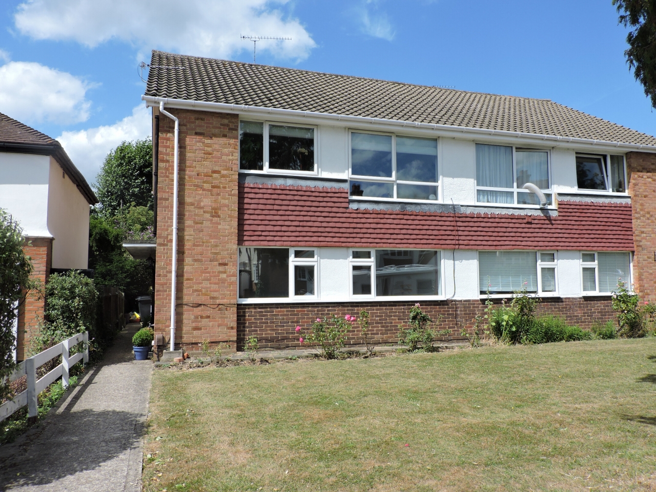 2 bedroom apartment flat/apartment Let in New Malden - Main Image