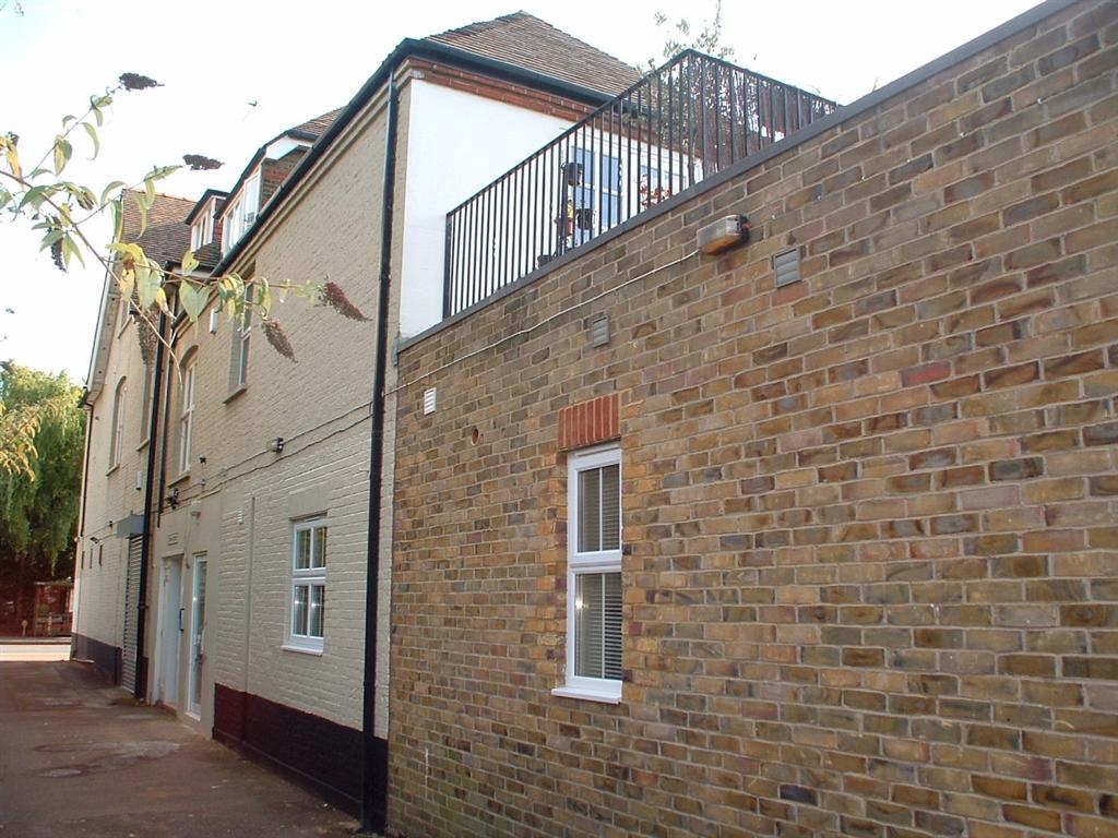2 bedroom apartment flat/apartment Let in Surbiton - Main Image