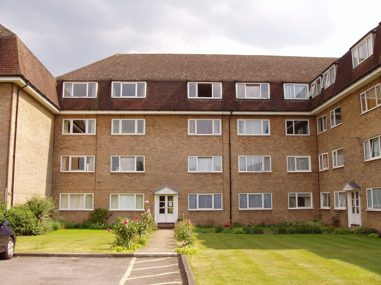 2 bedroom apartment flat/apartment Let in New Malden - Main Image