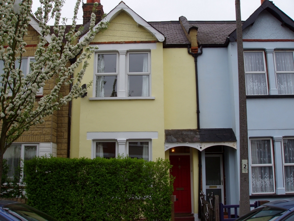 2 bedroom mid terraced house Let in New Malden - Main Image