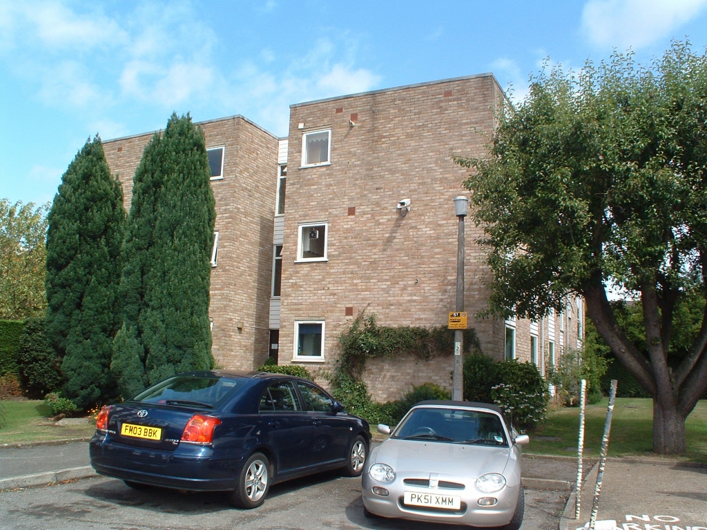 2 bedroom apartment flat/apartment Let in Kingston Upon Thames - Main Image