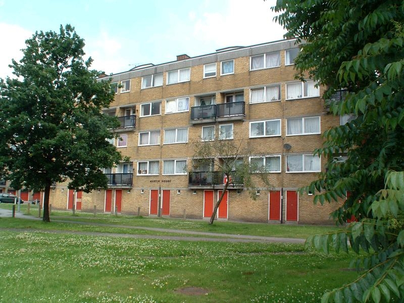 3 bedroom apartment flat/apartment Let in New Malden - Main Image