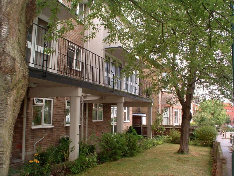 2 bedroom apartment flat/apartment Let in Kingston Upon Thames - Main Image