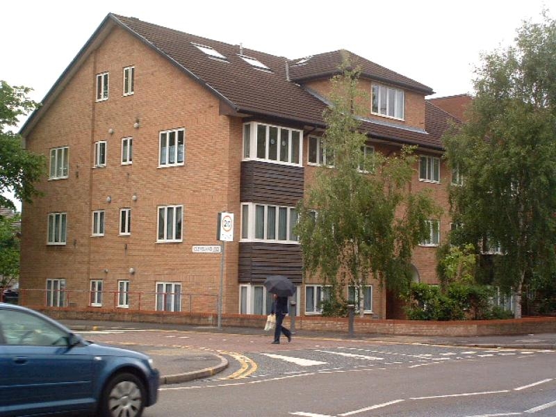 2 bedroom apartment flat/apartment Let in New Malden - Main Image