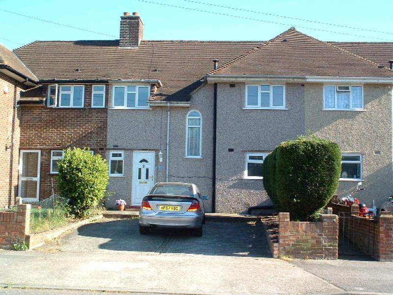 3 bedroom mid terraced house Let in New Malden - Main Image