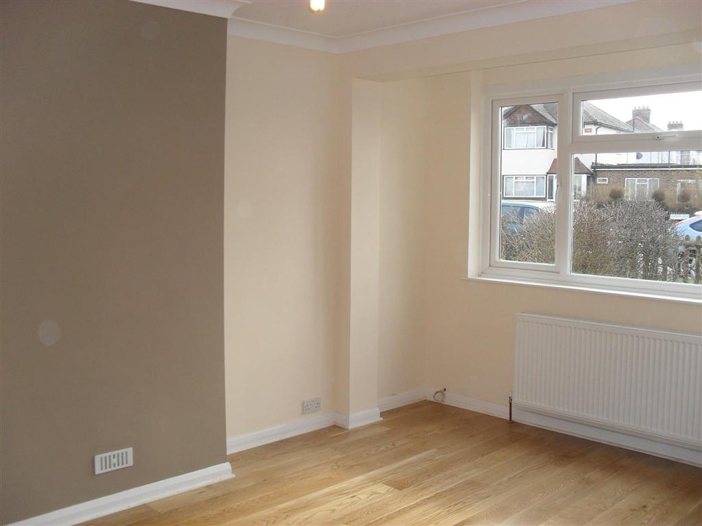 3 bedroom end terraced house Let in New Malden - Property photograph