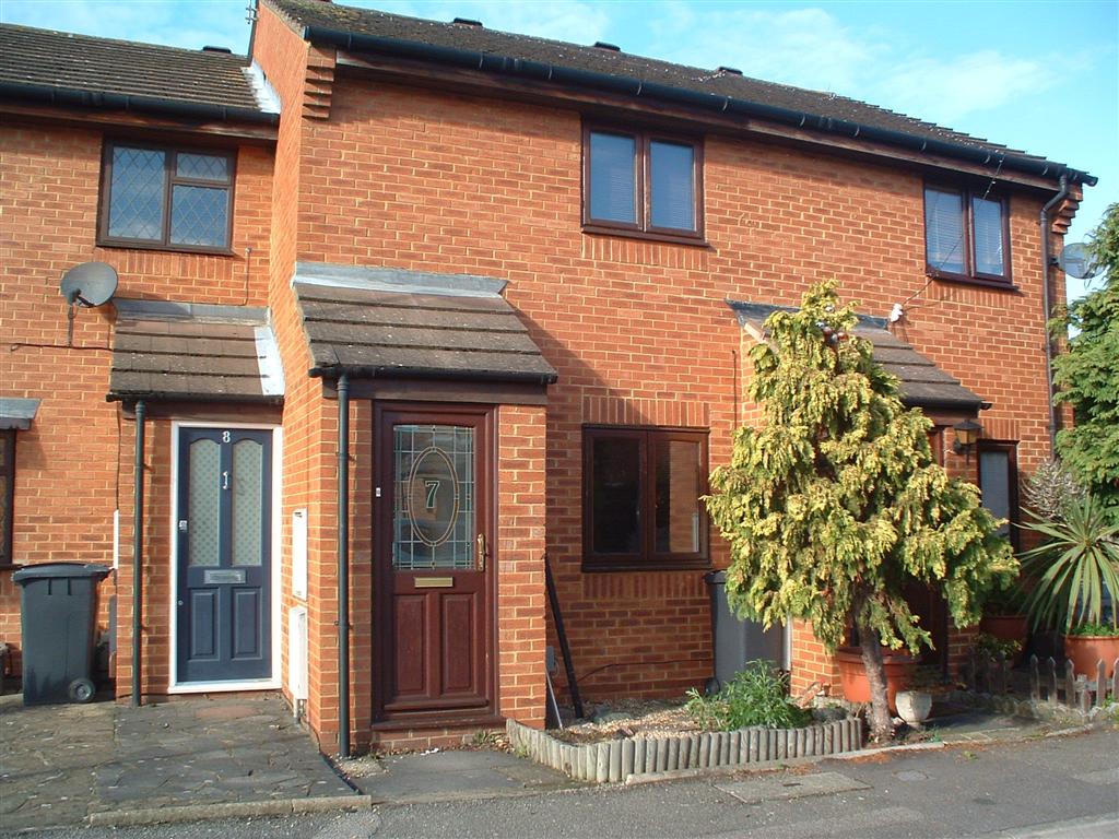 2 bedroom mid terraced house Let in New Malden - Main Image